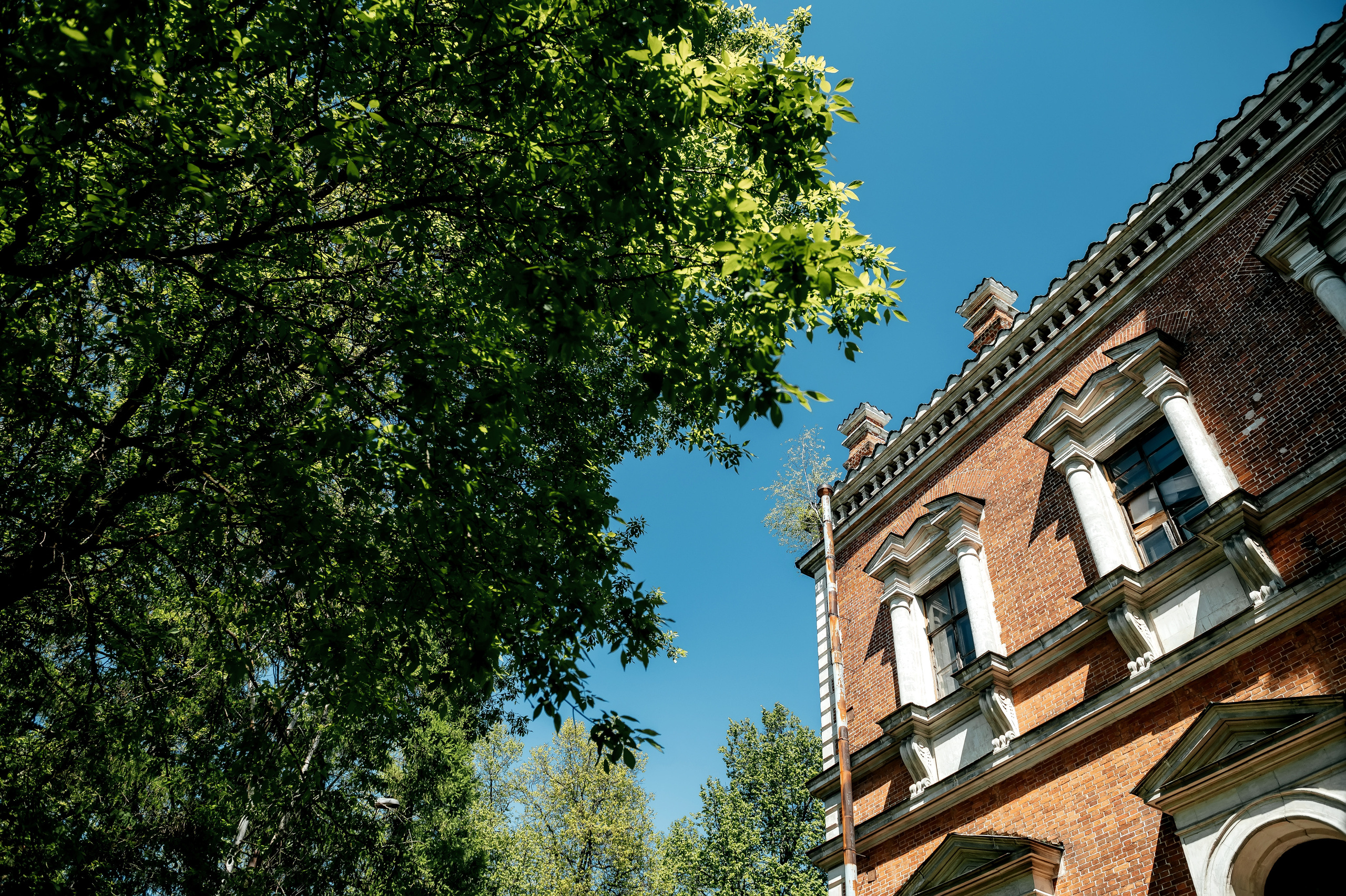 Свадьба с фотосессией в Усадьбе «Быково», основная часть — Яхт-клуб «Капитан». Свадебный и семейный фотограф Виктория Носачёва. Щелково, Москва и МО