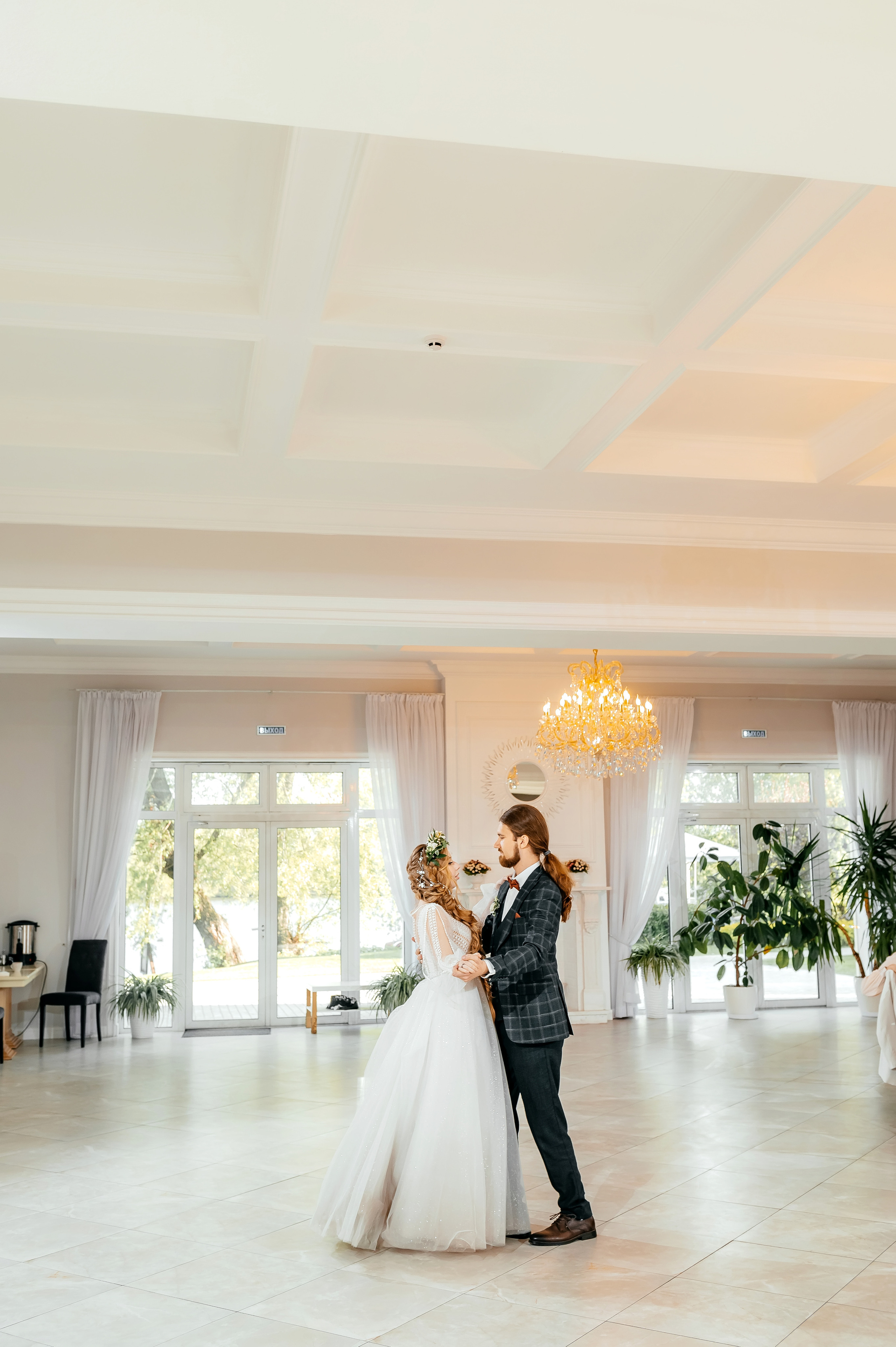 Свадьба с фотосессией в Усадьбе «Быково», основная часть — Яхт-клуб «Капитан». Свадебный и семейный фотограф Виктория Носачёва. Щелково, Москва и МО