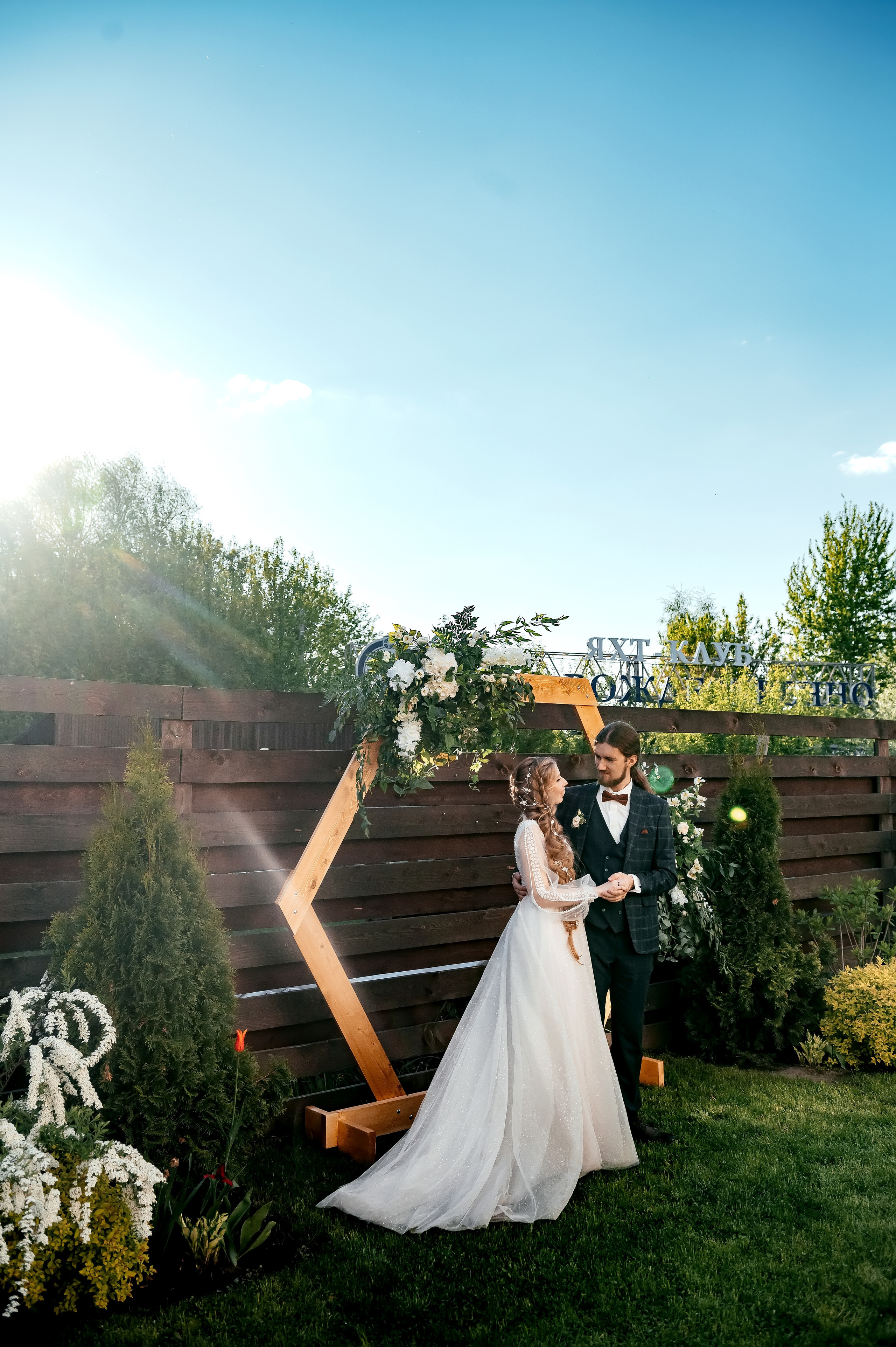 Свадьба с фотосессией в Усадьбе «Быково», основная часть — Яхт-клуб «Капитан». Свадебный и семейный фотограф Виктория Носачёва. Щелково, Москва и МО