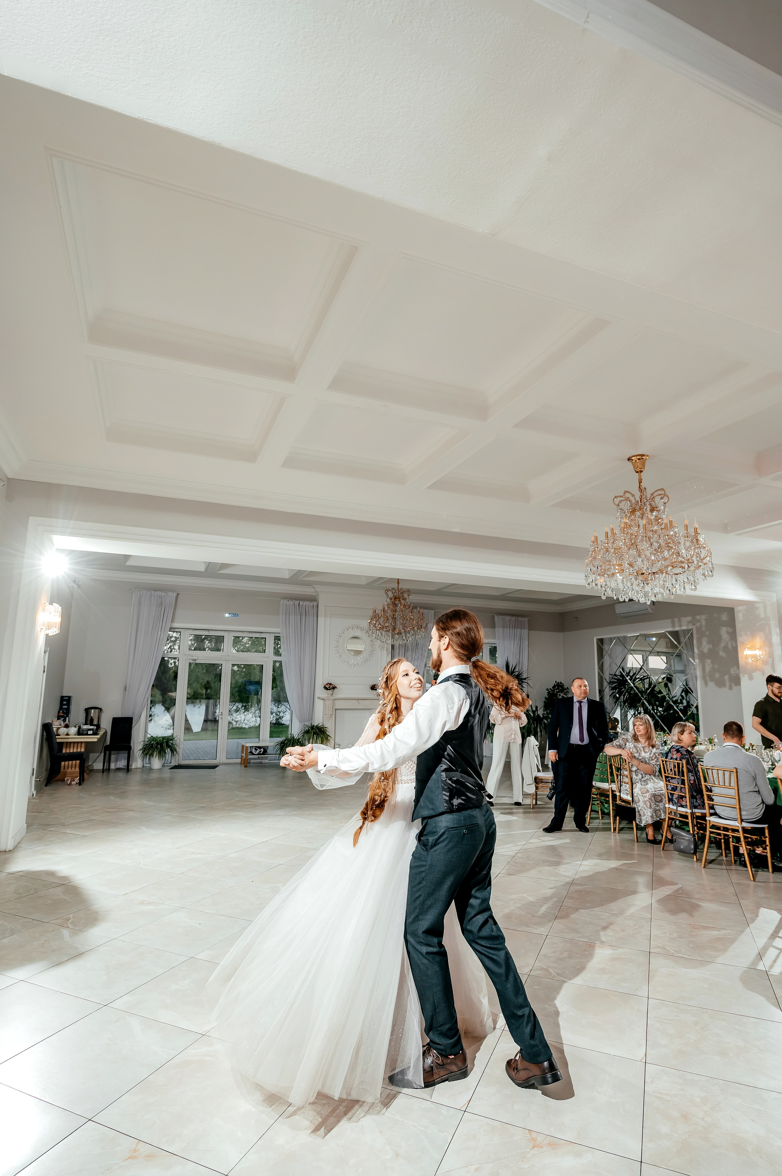 Свадьба с фотосессией в Усадьбе «Быково», основная часть — Яхт-клуб «Капитан». Свадебный и семейный фотограф Виктория Носачёва. Щелково, Москва и МО