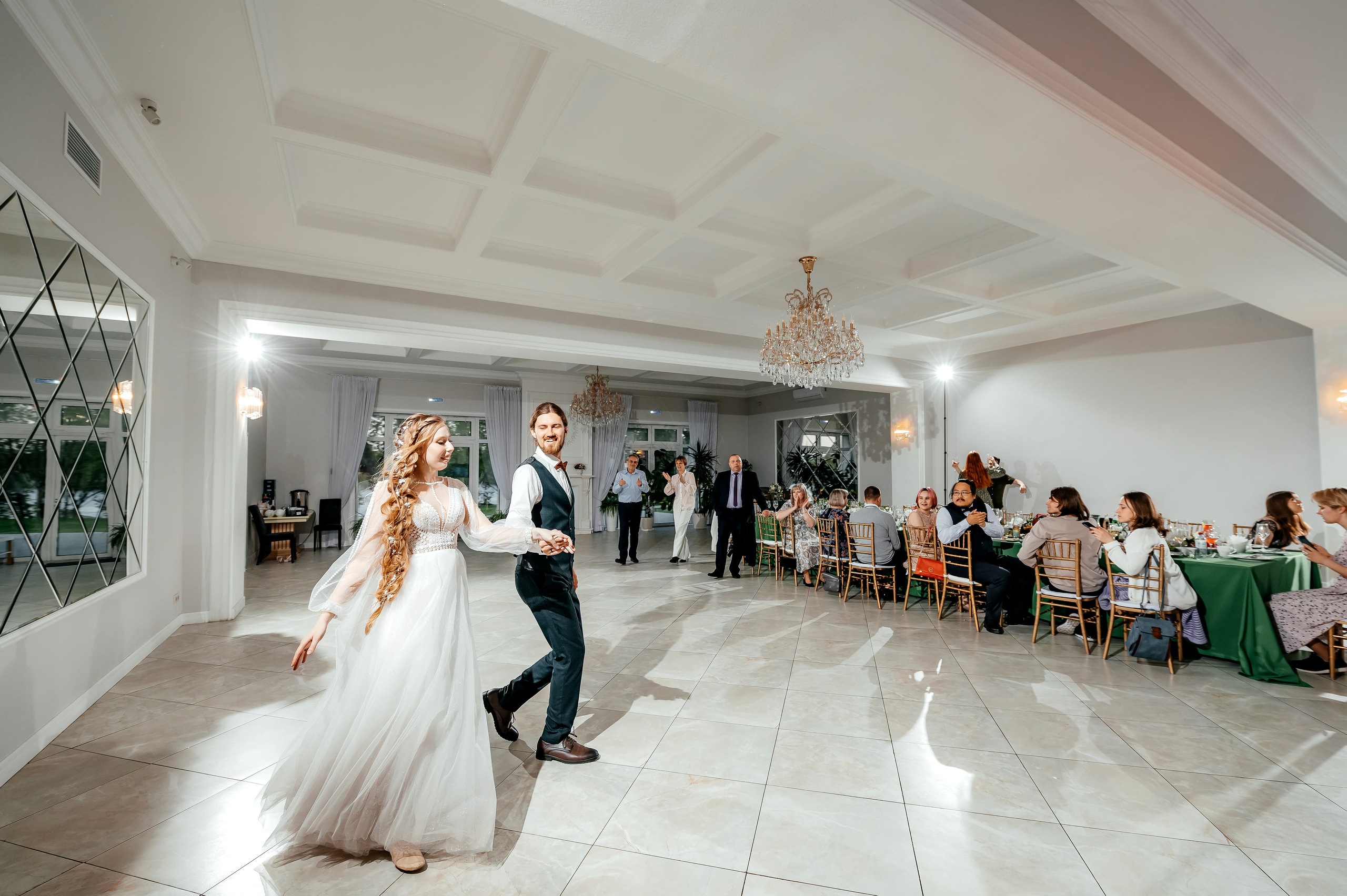 Свадьба с фотосессией в Усадьбе «Быково», основная часть — Яхт-клуб «Капитан». Свадебный и семейный фотограф Виктория Носачёва. Щелково, Москва и МО