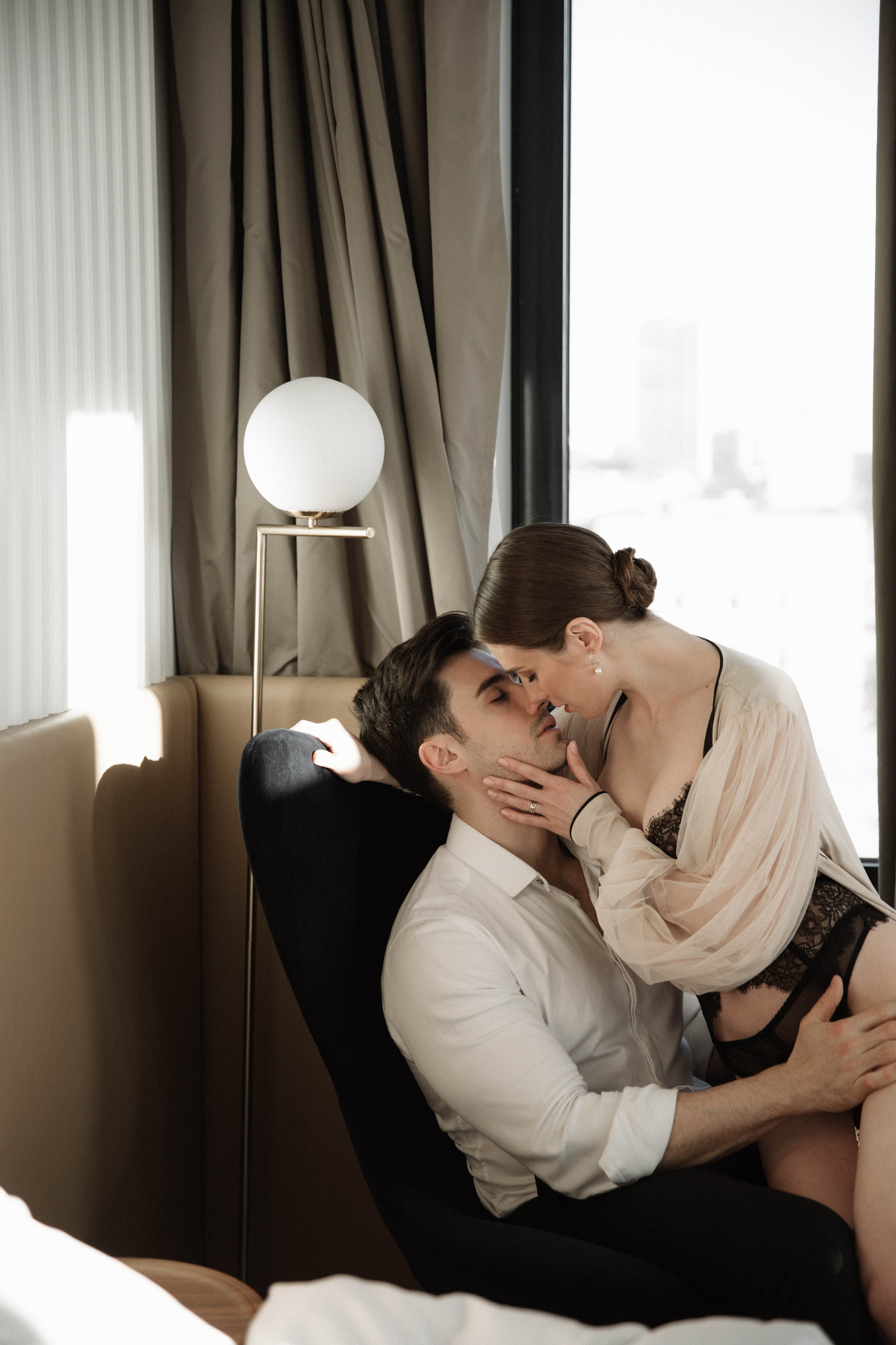 Совместные сборы в отеле. Ксюша и Кристиан. Свадебный и семейный фотограф Москва