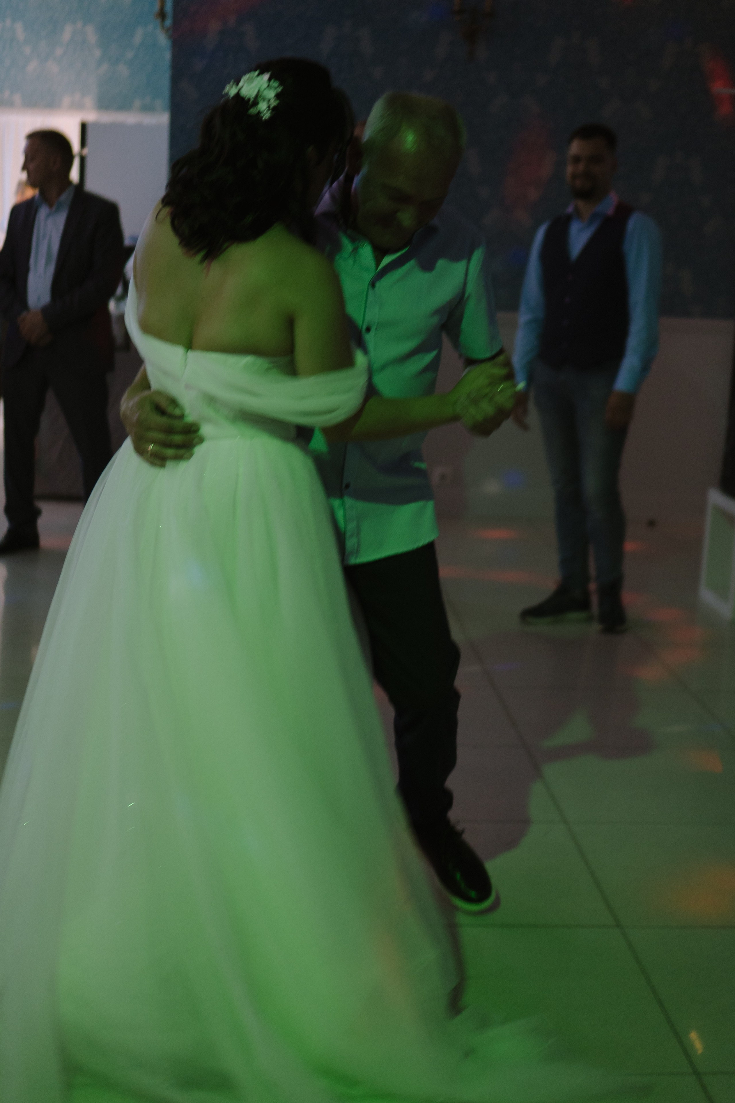 ТАНЕЦ ОТЦА И ДОЧЕРИ НА БАНКЕТЕ (СВАДЕБНАЯ ФОТОСЕСИИЯ БАНКЕТА). Профессиональный фотограф, Санкт-Петербург — Виктория Богомолова