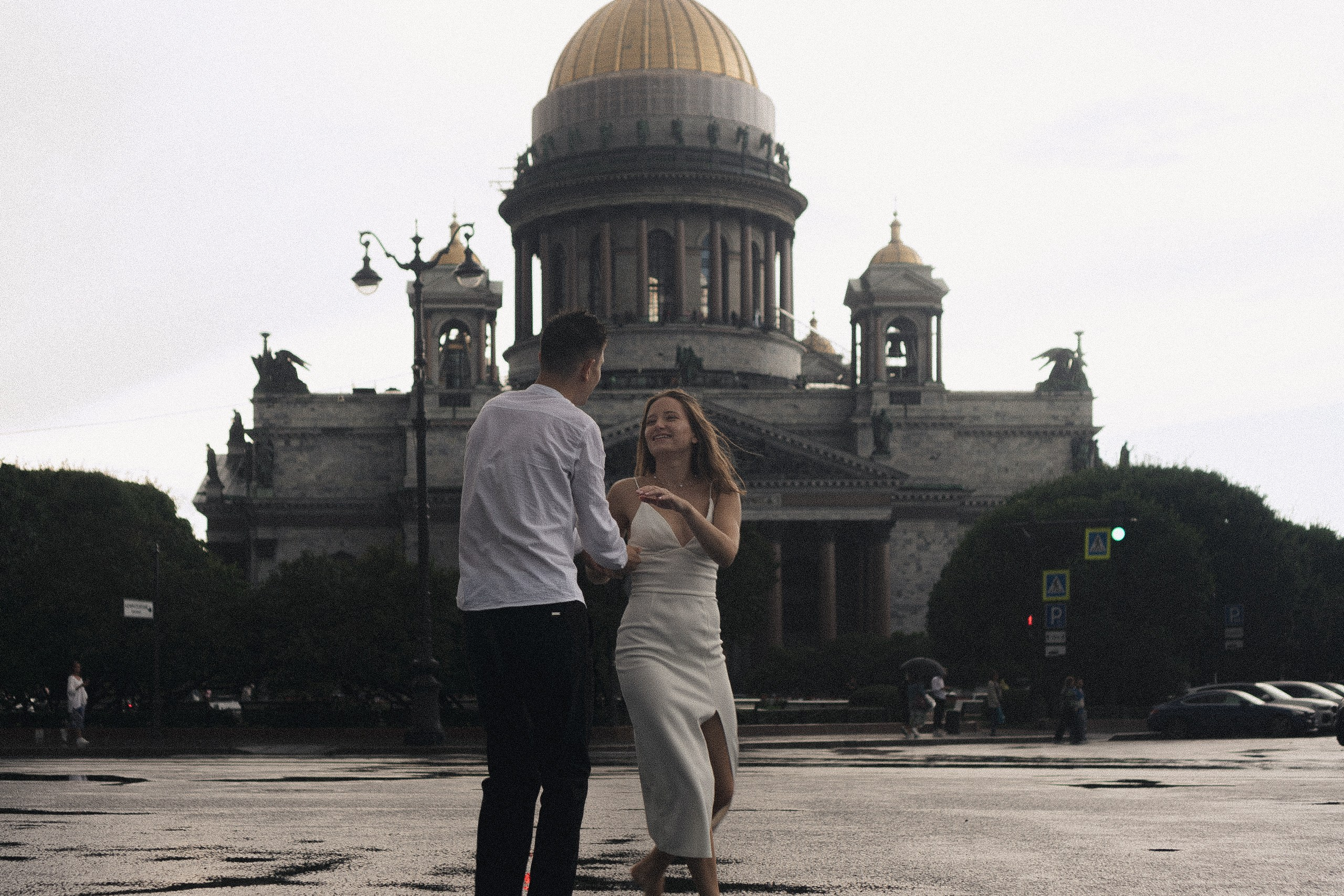 СВАДЕБНАЯ ФОТОСЕСИСИЯ В МЕТРО И ВОЗЛЕ ИСАКИЕВСКОГО СОБОРА В ДОЖДЬ. Профессиональный фотограф, Санкт-Петербург — Виктория Богомолова