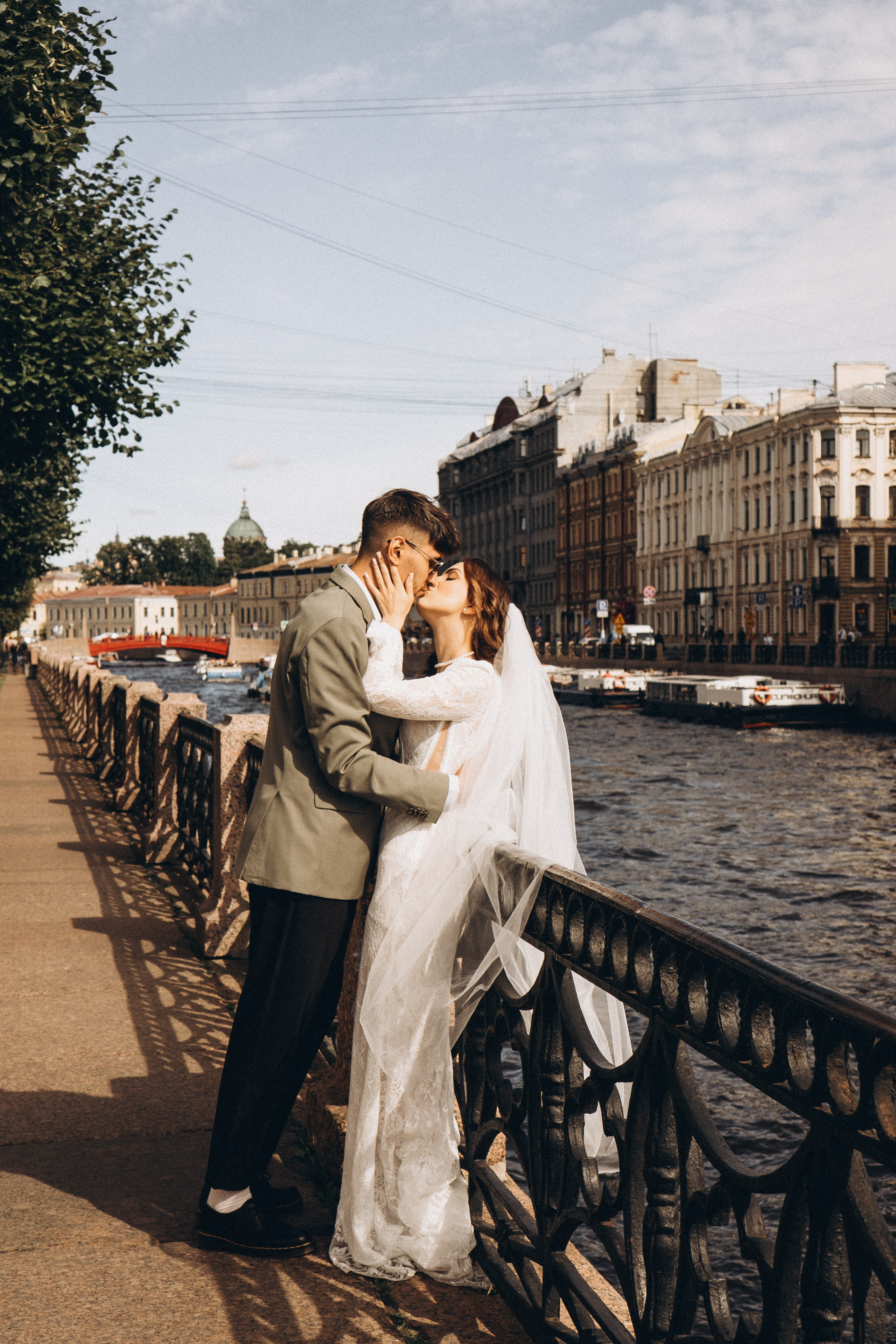 СВАДЕБНАЯ ПРОГУЛКА ВОЗЕ ИСАИКЕВСКОГО СОБОРА АСТОРИИ И ЗАКОНОДАЛЕТНОГО СОБРАНИЯ. Профессиональный фотограф, Санкт-Петербург — Виктория Богомолова