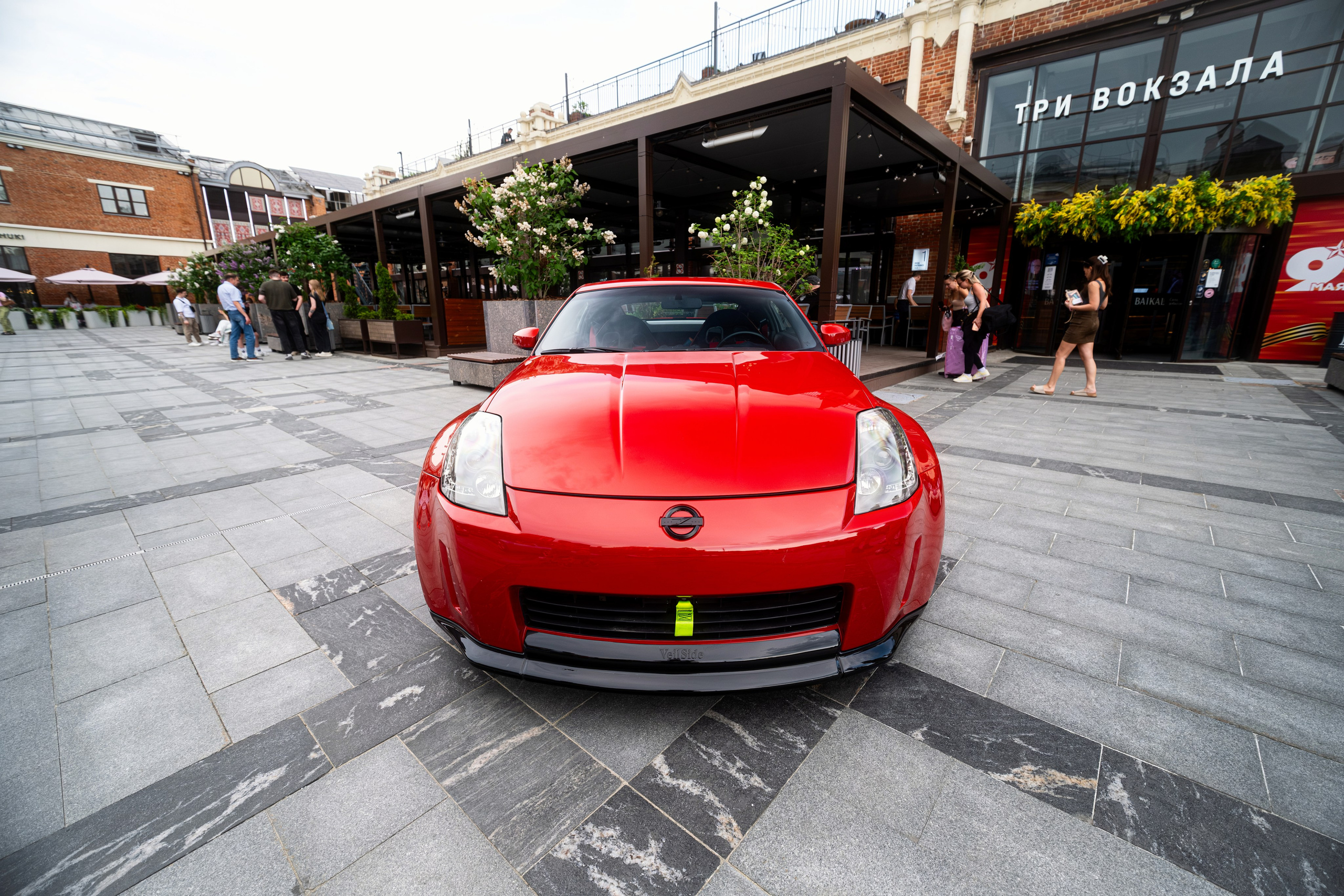 Автовыставка Nissan Z. Malenkyia
