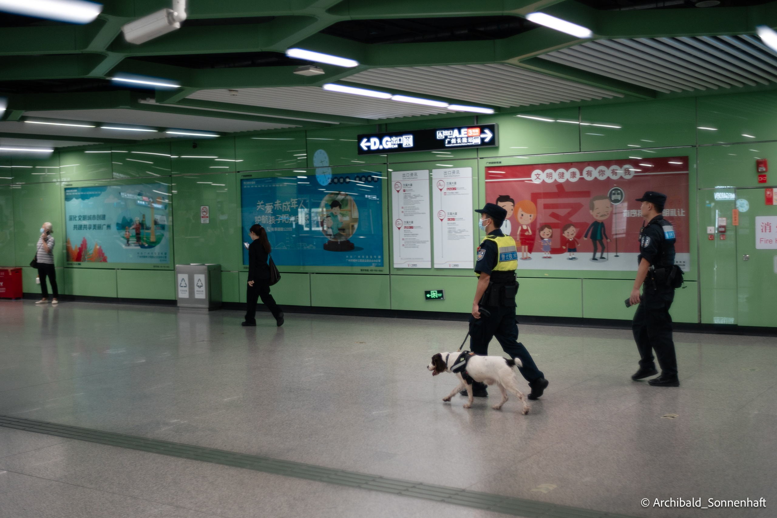 The first time on a road bike. Photographer in Guangzhou, China. Archibald Sonnenhaft