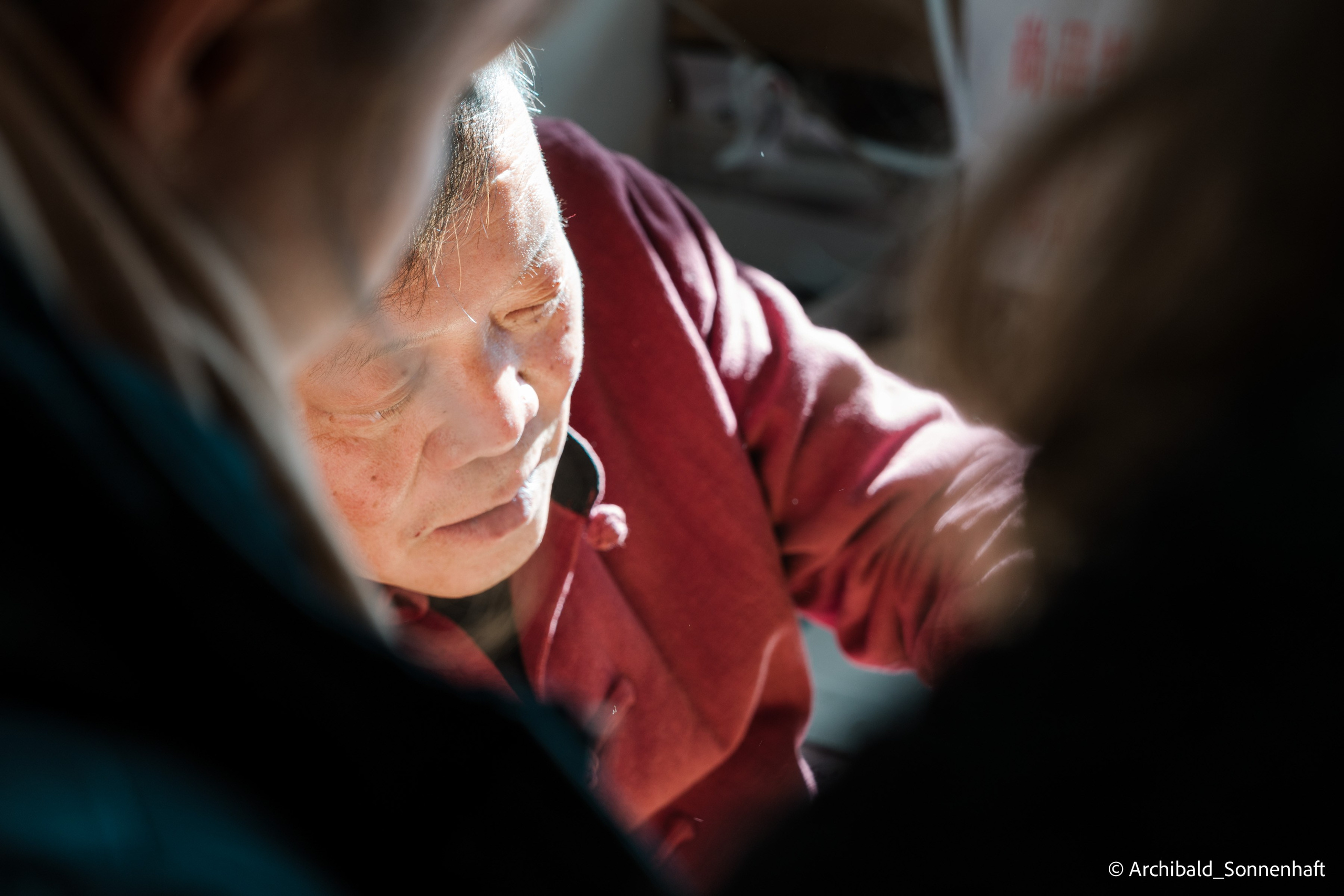 真丝绒绣技艺. Photographer in Guangzhou, China. Archibald Sonnenhaft