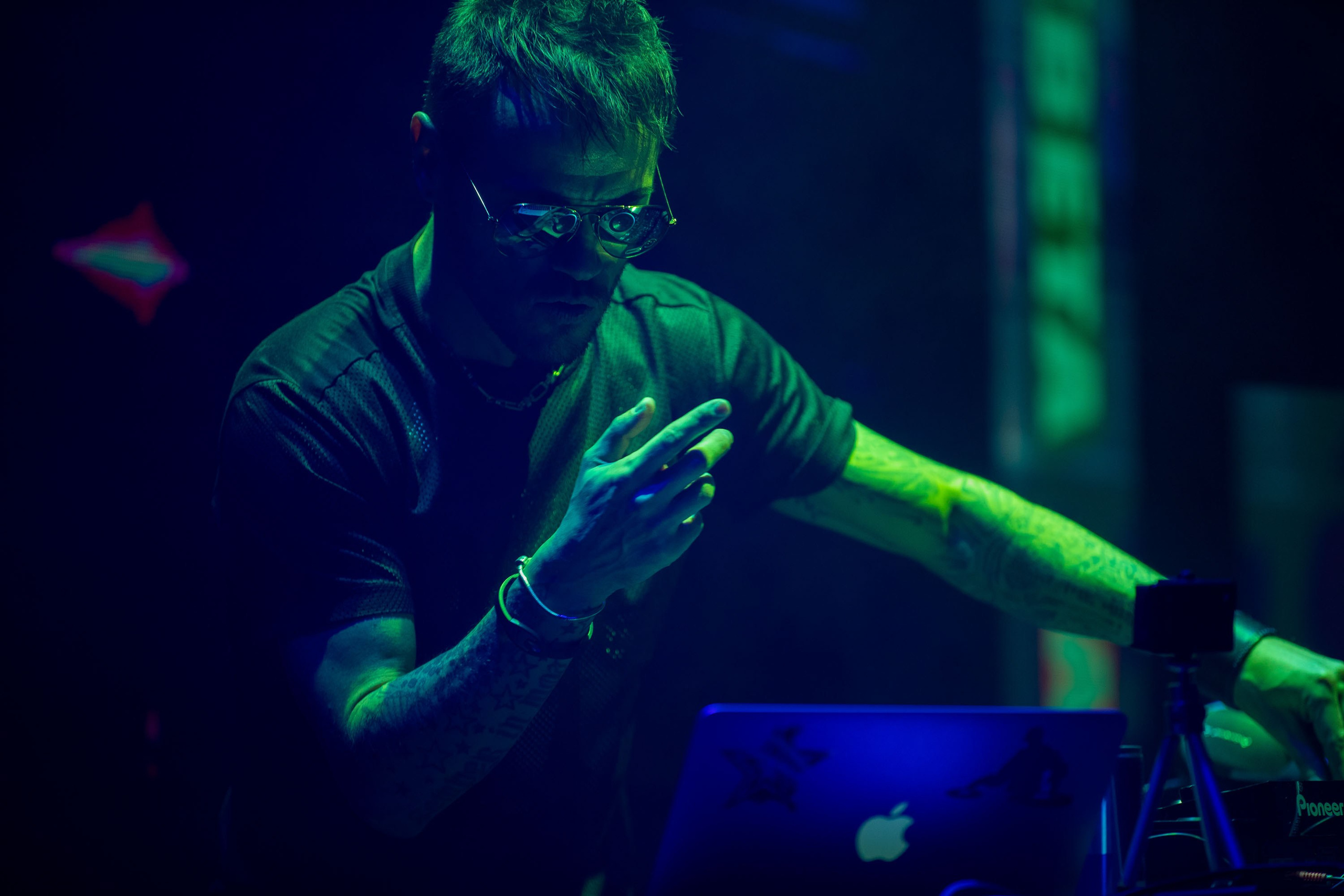 Дискотека 90-х. Репортажный фотограф во Владивостоке