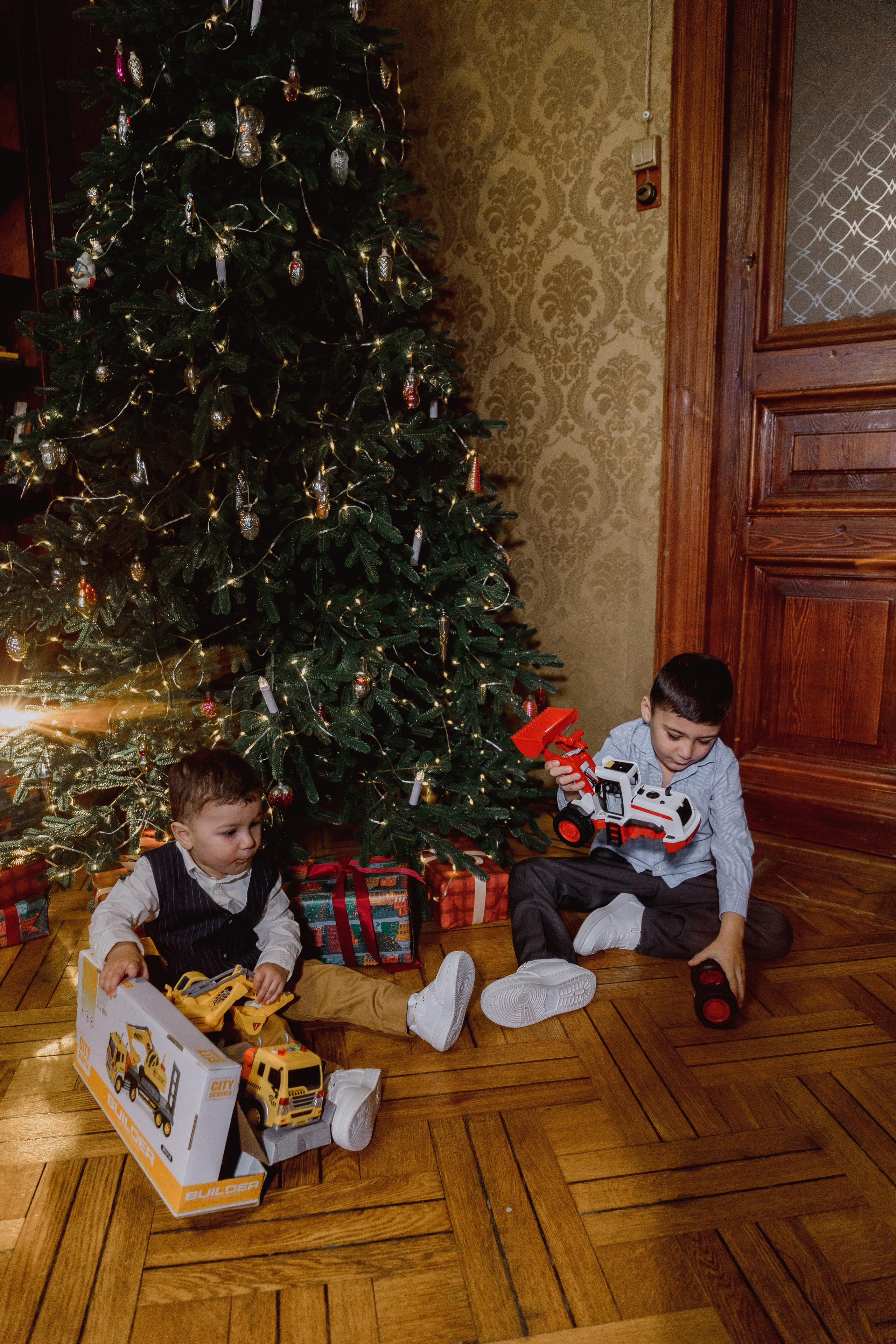 Роза и ребята. Фотограф Харитонова Наталья