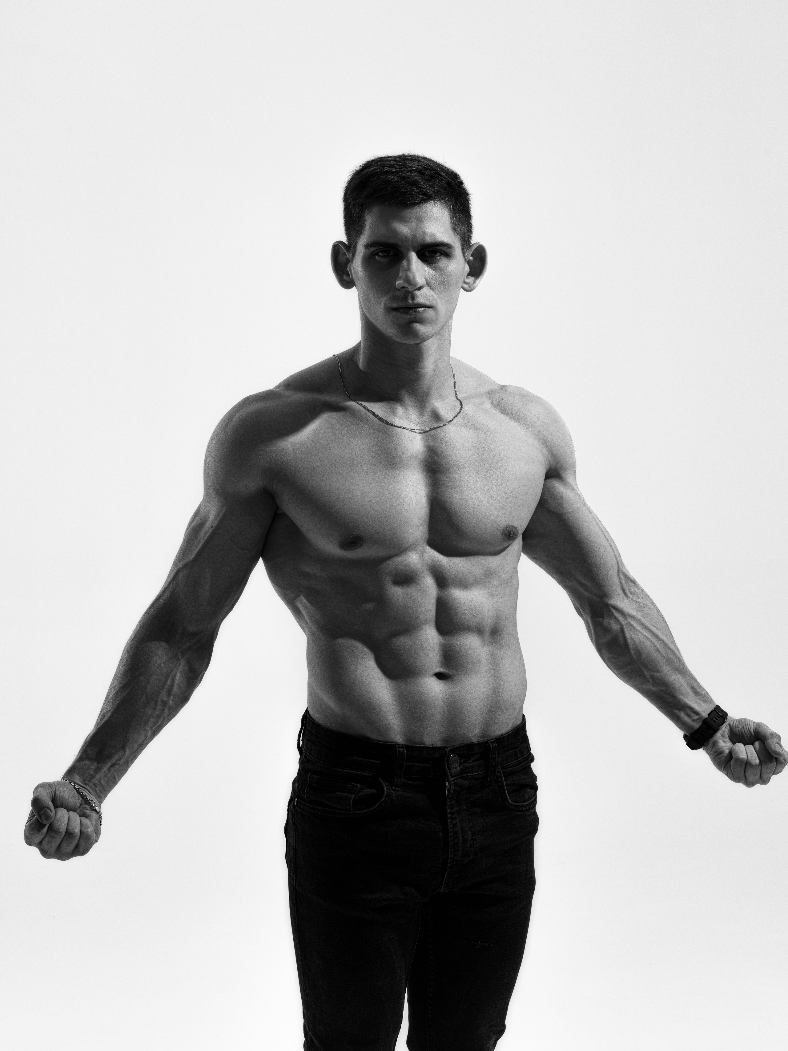 Съемка с Владом на циклораме с импульсным светом для себя и контента. Дмитрий Шульгин, портретный фотограф в Воронеже