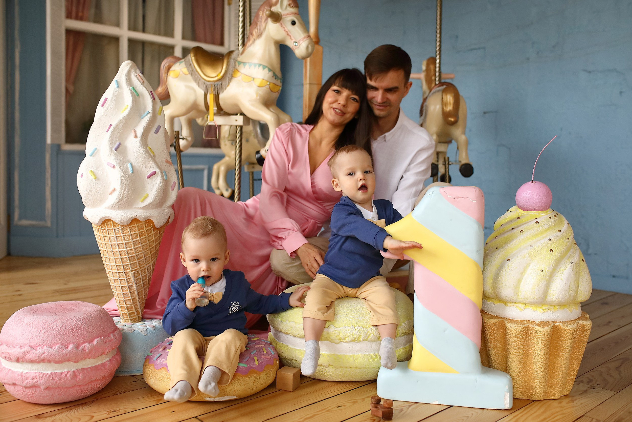 Семейные фотосессии в студии. Свадебный и семейный фотограф и видеограф в Екатеринбурге Полянские Тимур и Анастасия