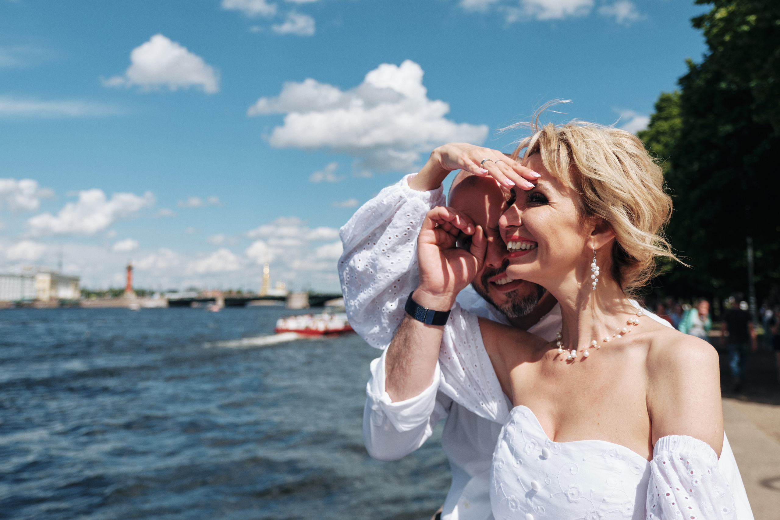 Свадебная фотосессия на набережной в Питере