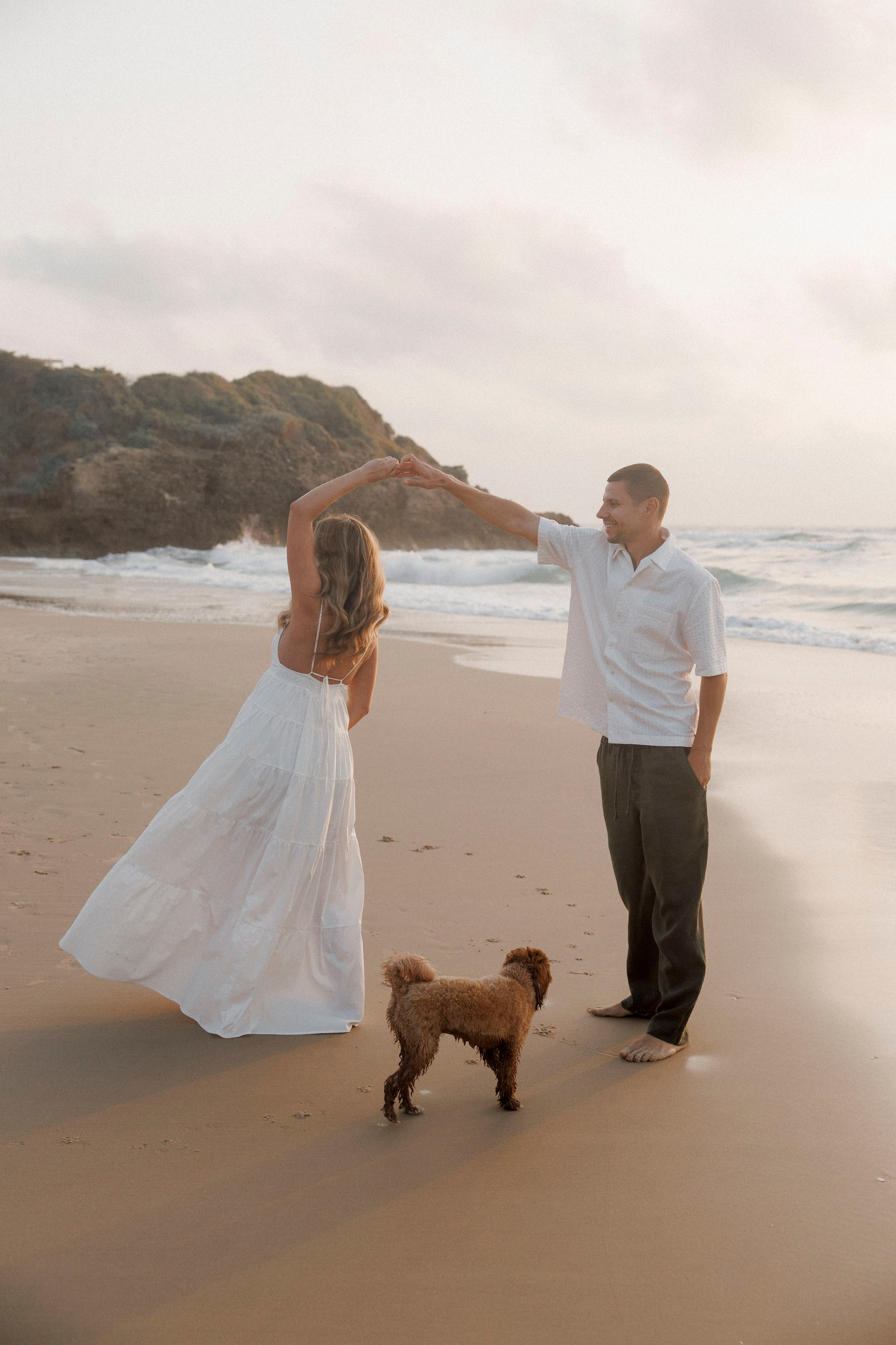 Pregnancy photoshoot near the sea (cloudy weather). Главная