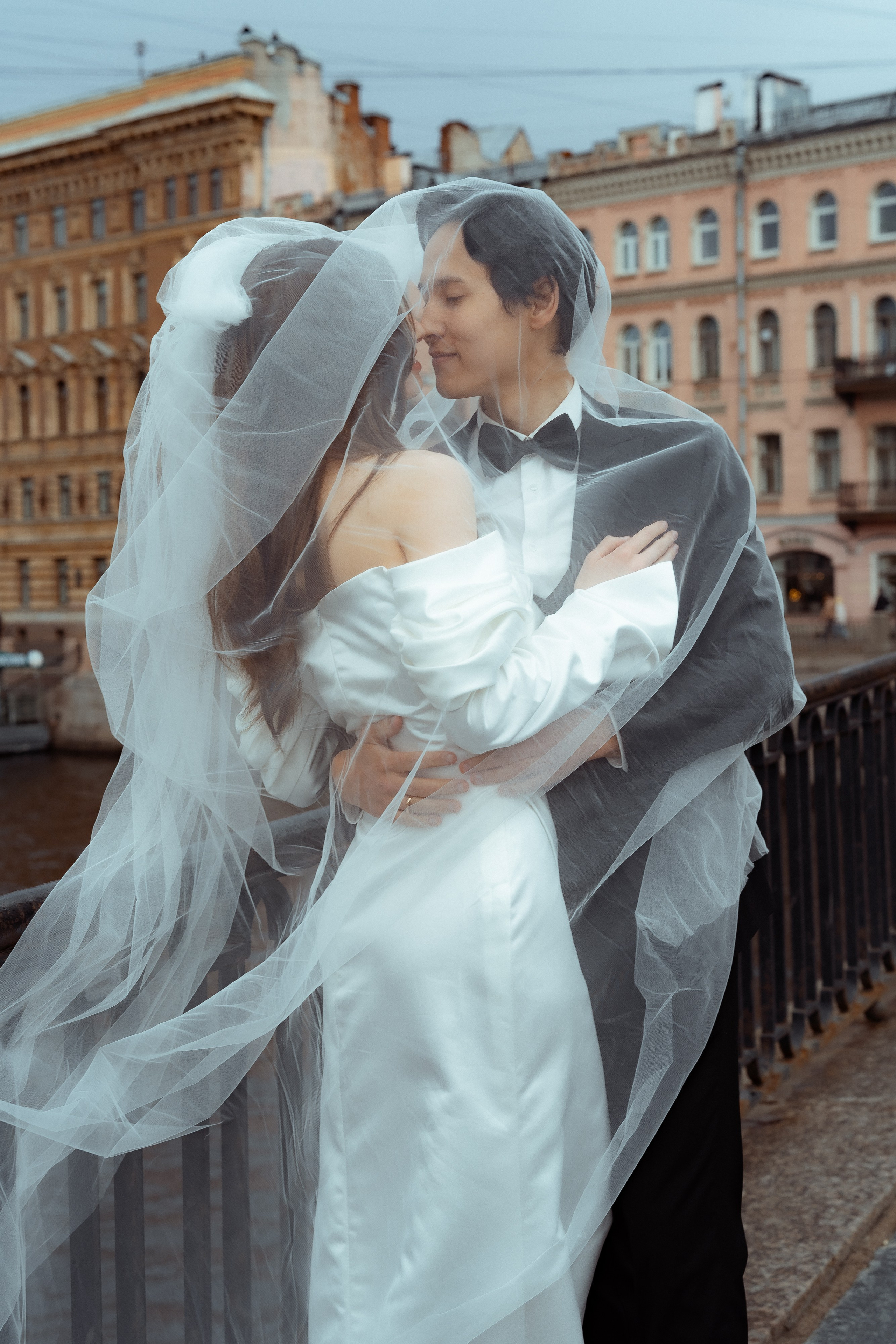 Утро молодых в Rossi Boutique Hotel и прогулка по Фонтанке и улице Росси. Свадебный фотограф Дмитрий Родионов — Санкт-Петербург и Ленинградская область