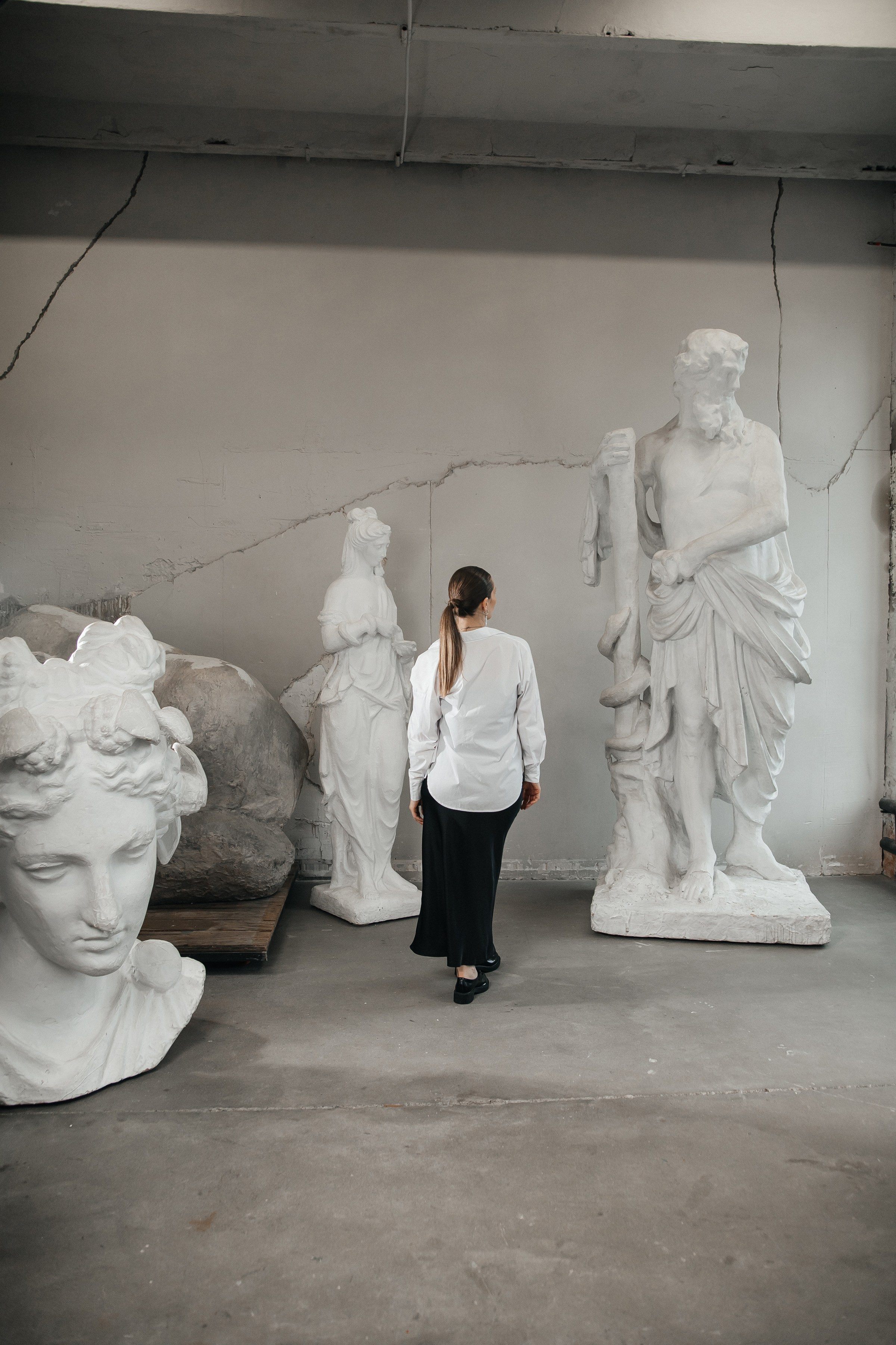 Ольга и Скульптуры. Семейный фотограф, свадебный фотограф, женский портрет в Санкт-Петербу