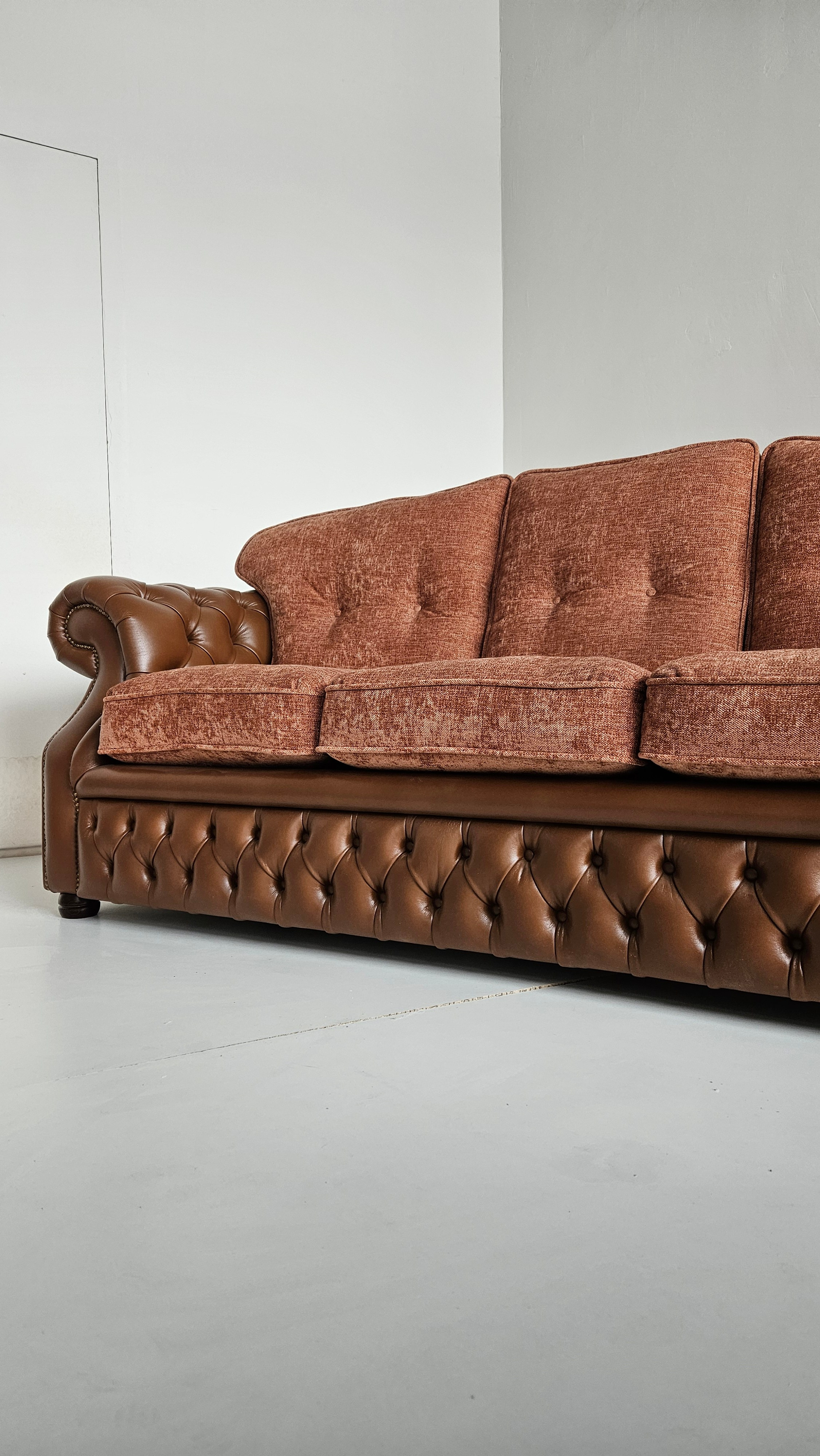 Диван на заказ Изготовление мягкой мебели. Студия интерьерных решений SUNHOUSE. Натяжные потолки, шторы, текстиль