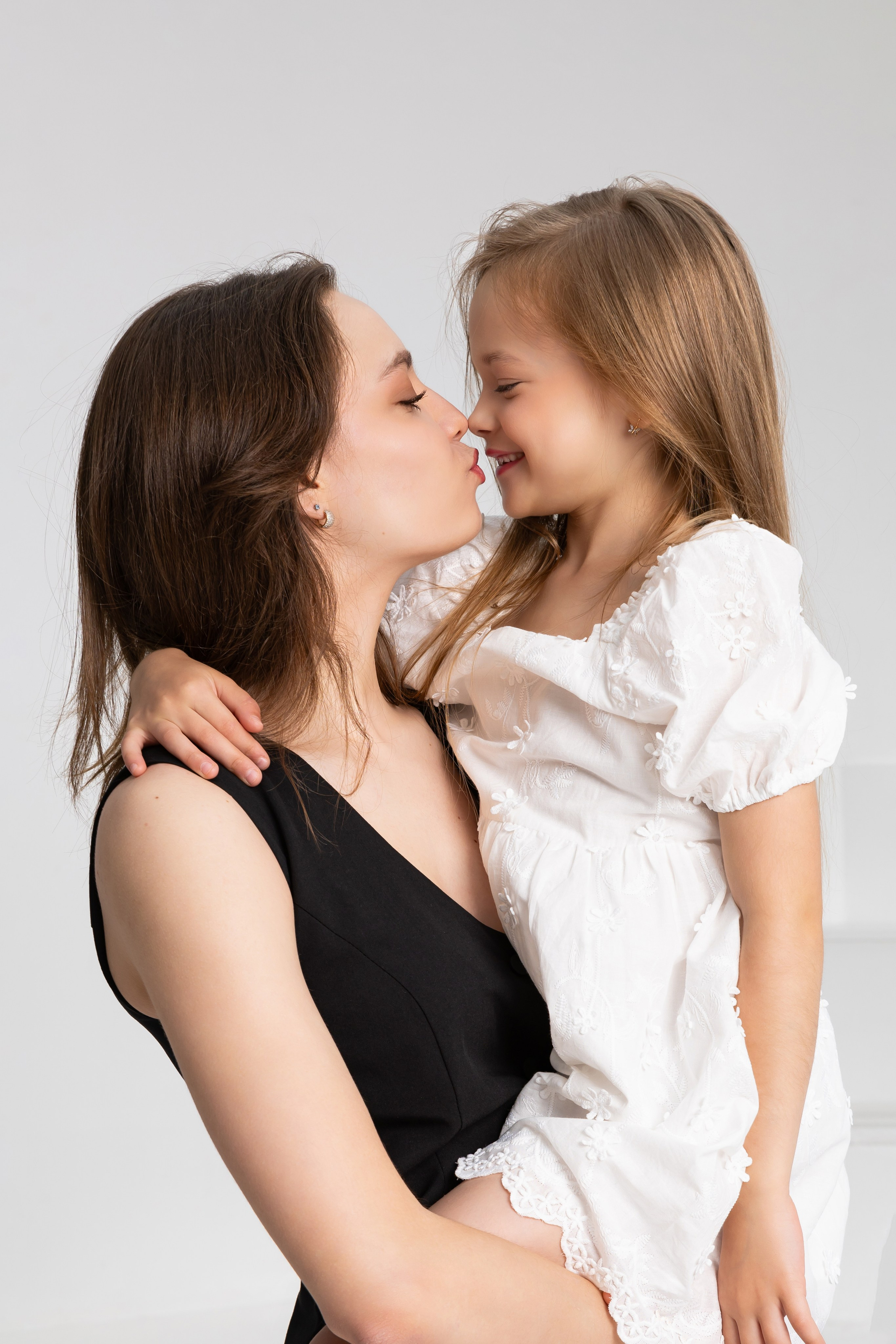 Эмоциональная и элегантная фотосессия мамы с дочками. Трубинова Екатерина | Семейный фотограф | Москва