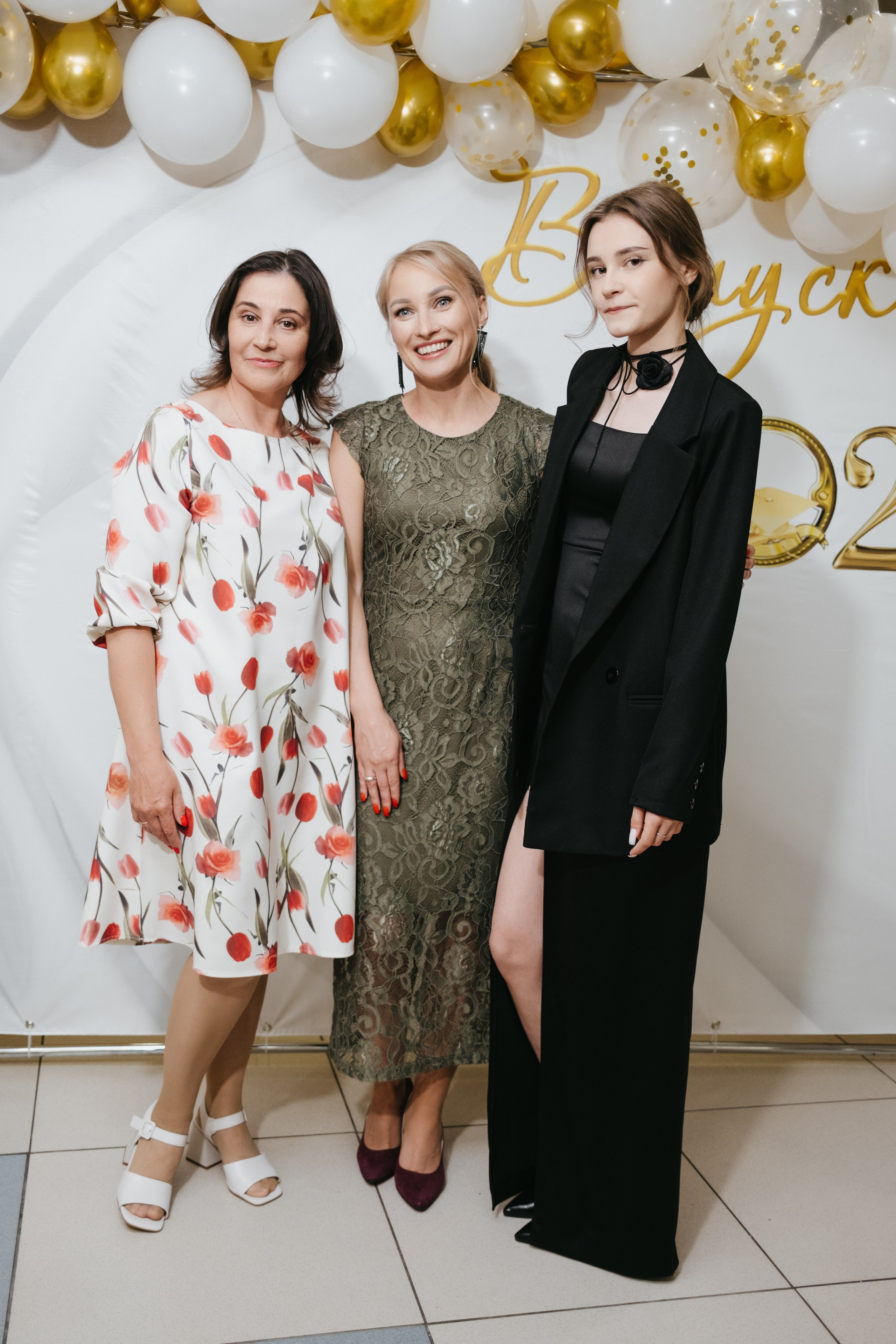 Выпускной 11 класс школы № 30. Свадебный и репортажной фотограф Денис Ожигин в Краснодаре и Краснодарском крае