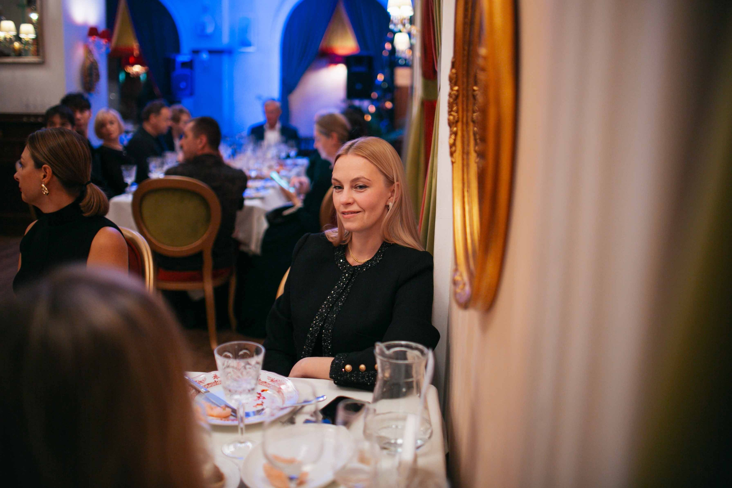 Вечер в «Дежавю». Ваш репортажный фотограф Артемий Антонов