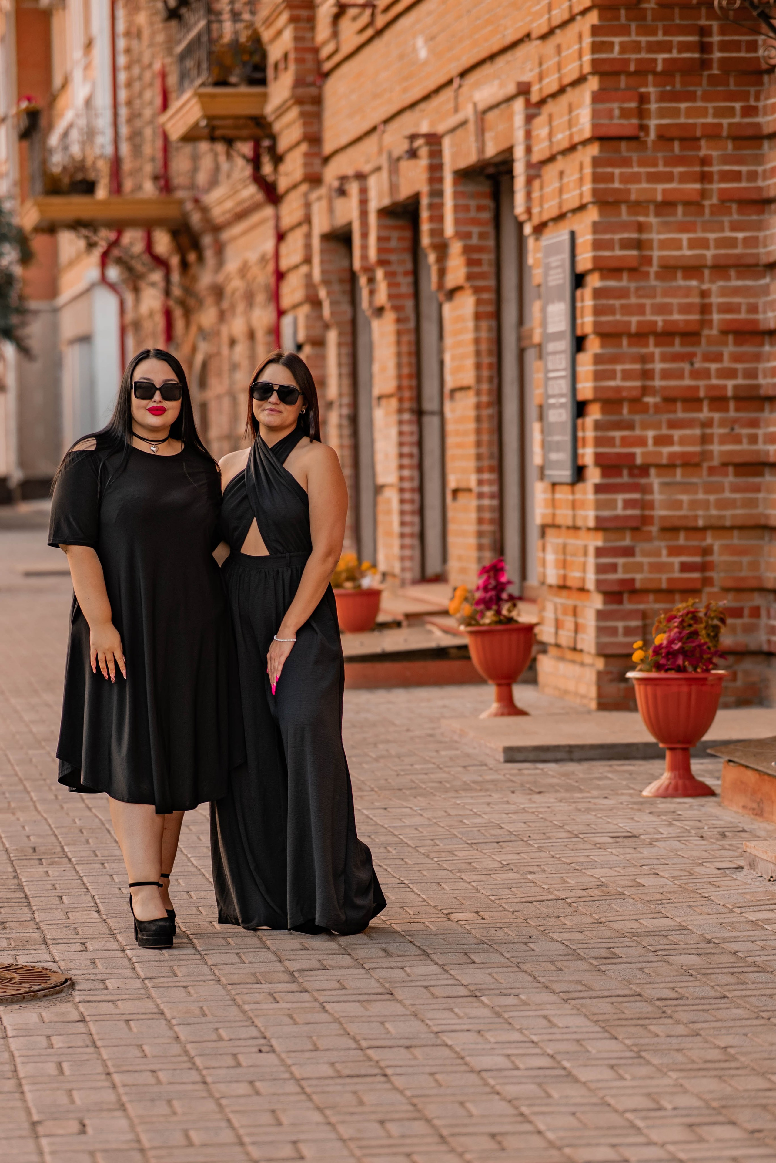 Летняя фотосессия в Минусинске около дома Вильнера: женственность в деталях. Семейный и свадебный фотограф в Абакане Юлия Су