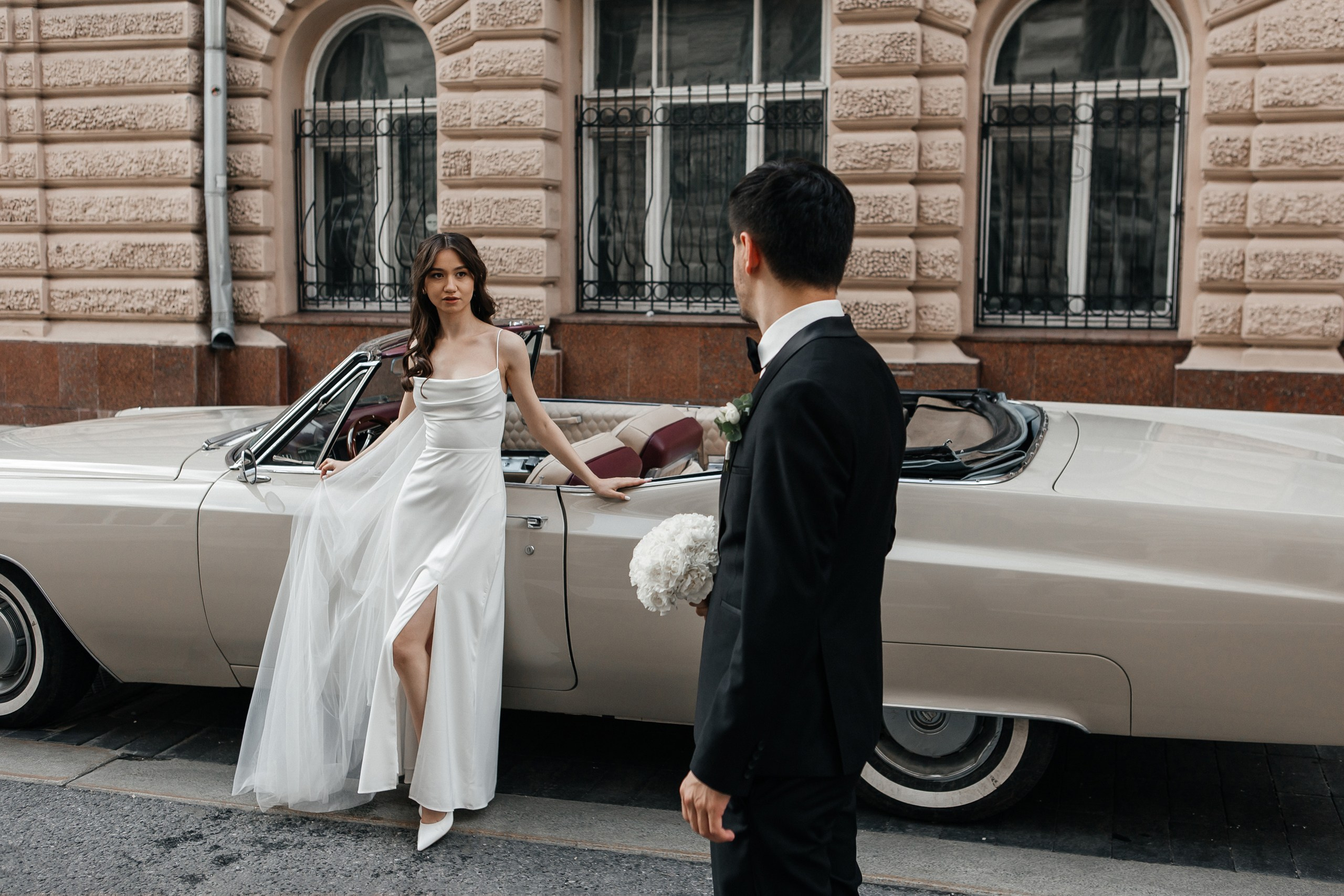 Свадебная фотосессия с ретро автомобилем