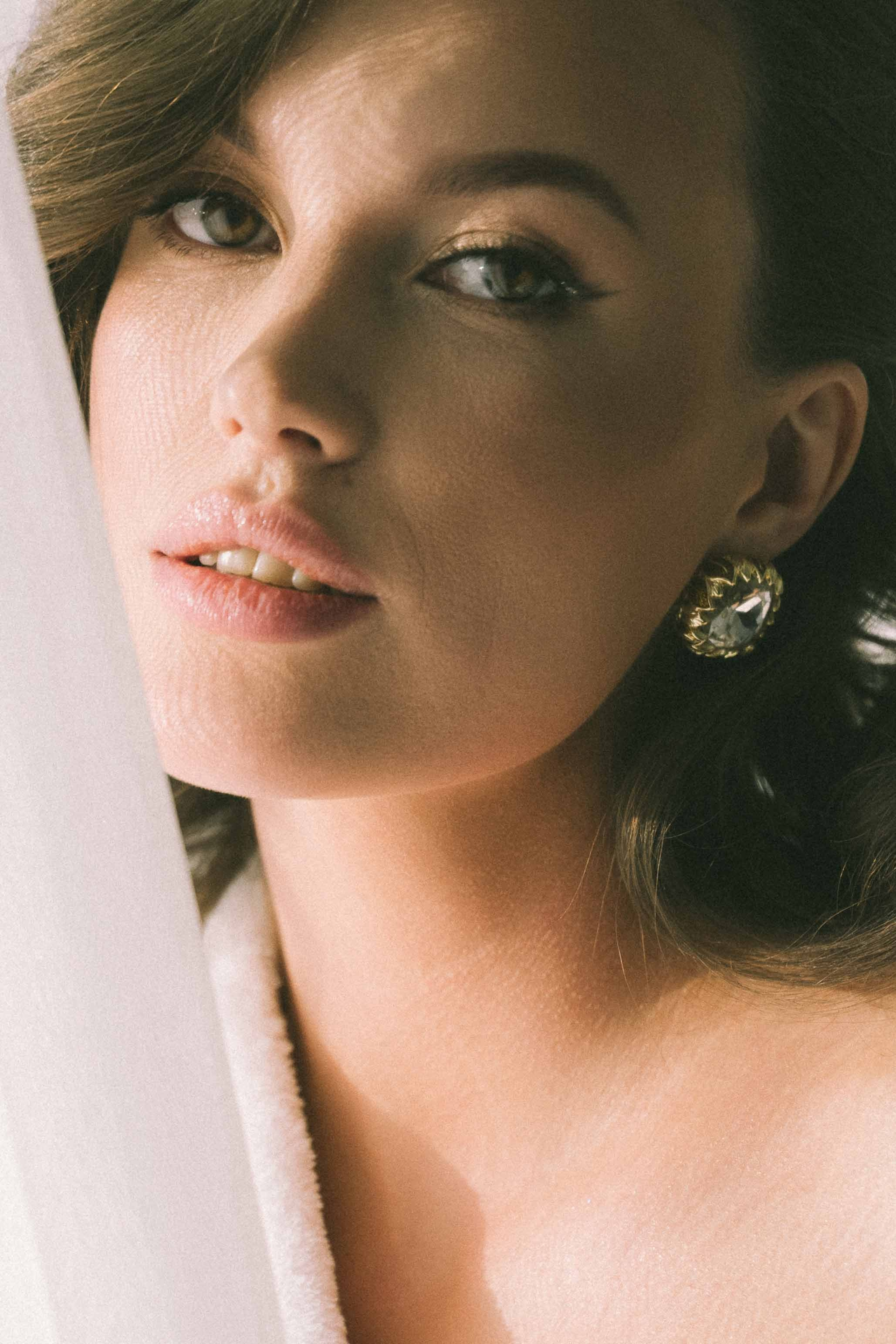 Не надевая маски