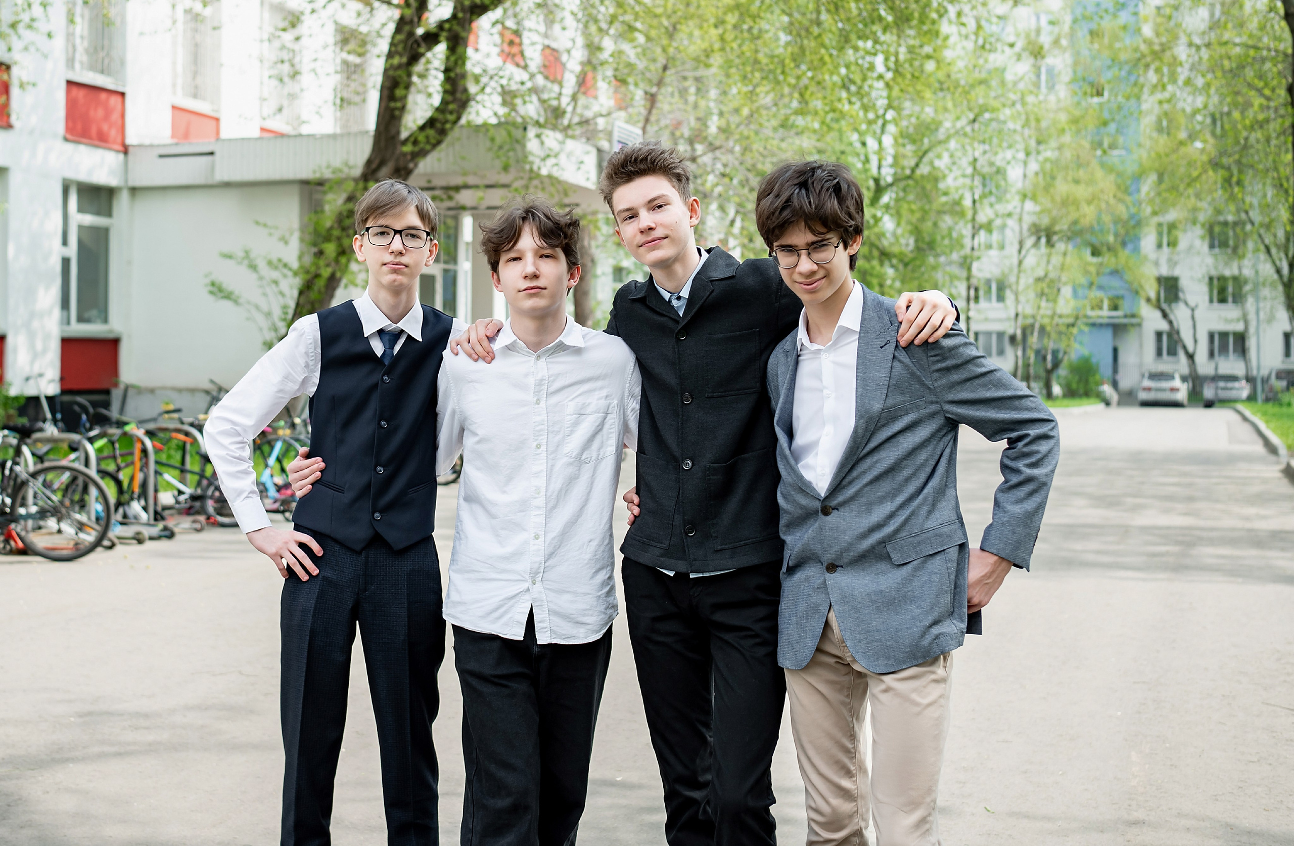 Фотосессия в классе и на территории школы. 9-М класс Школа 1568. Детский и семейный фотограф г. Москва Оксана Катаджи