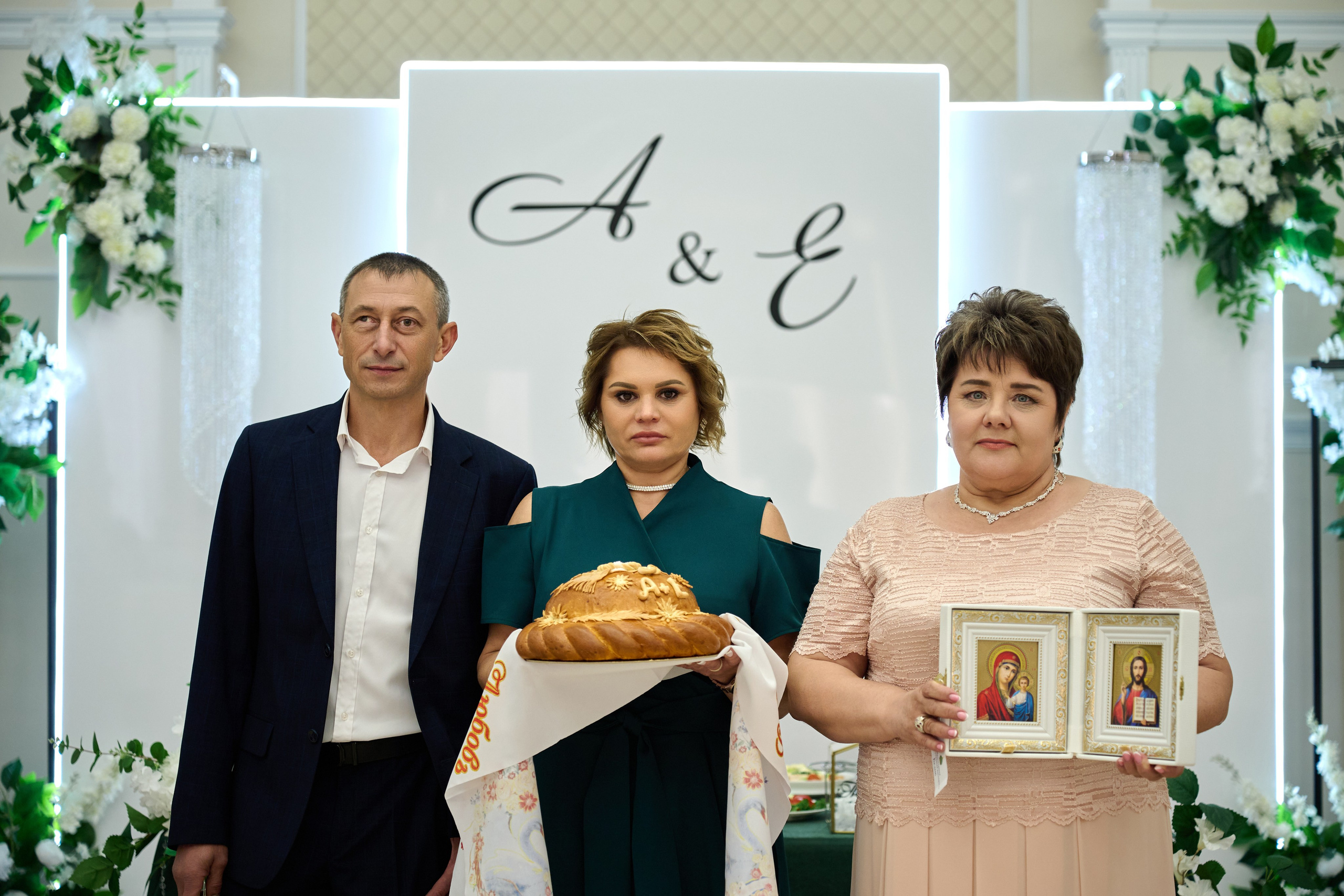 Свадебная фотосессия в Старом Осколе и Губкине. Профессиональный фотограф Старый Оскол, Губкин — свадьба, венчание, крещение, юбилей и день рождения