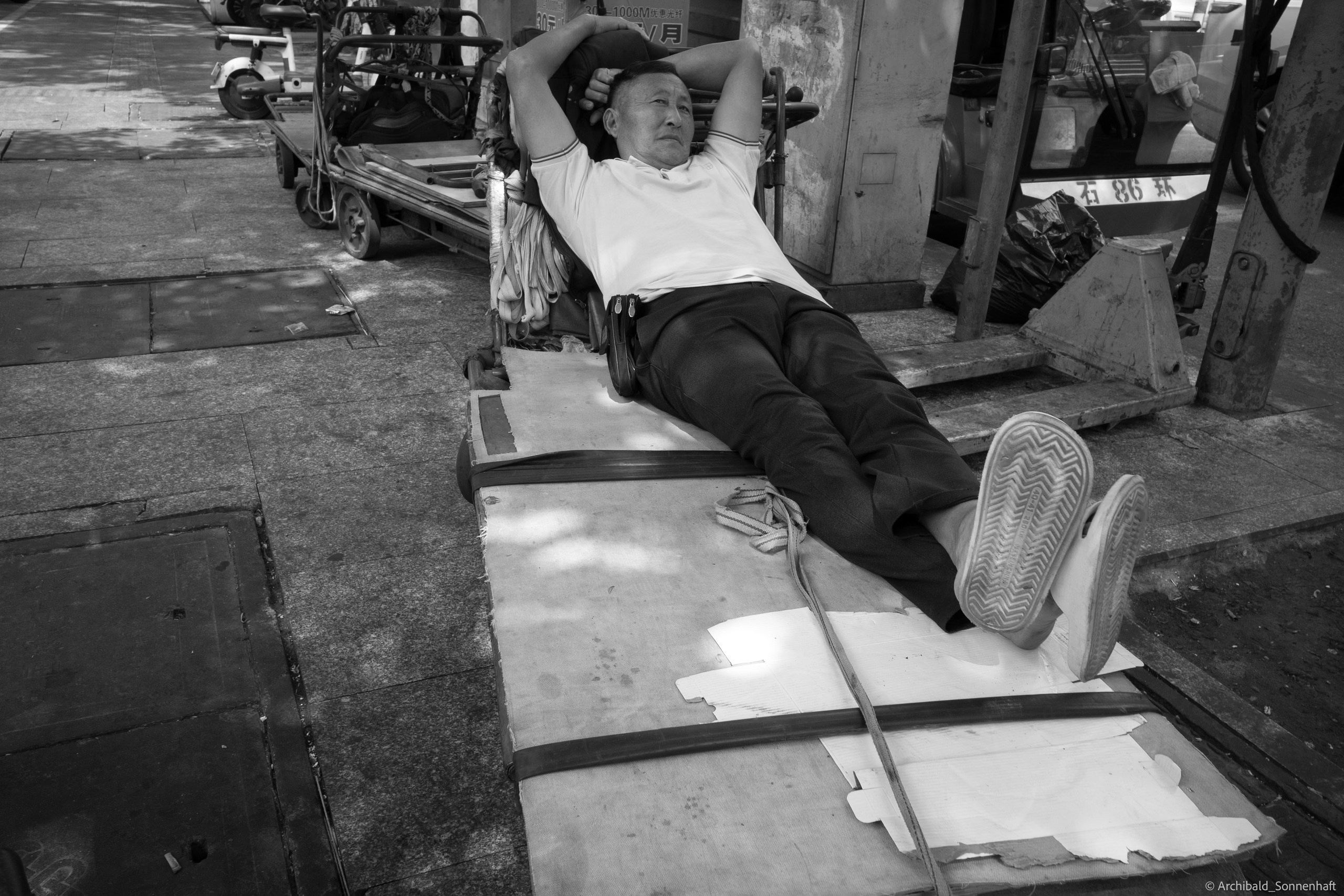 Shipai Urban Village. Photographer in Guangzhou, China. Archibald Sonnenhaft