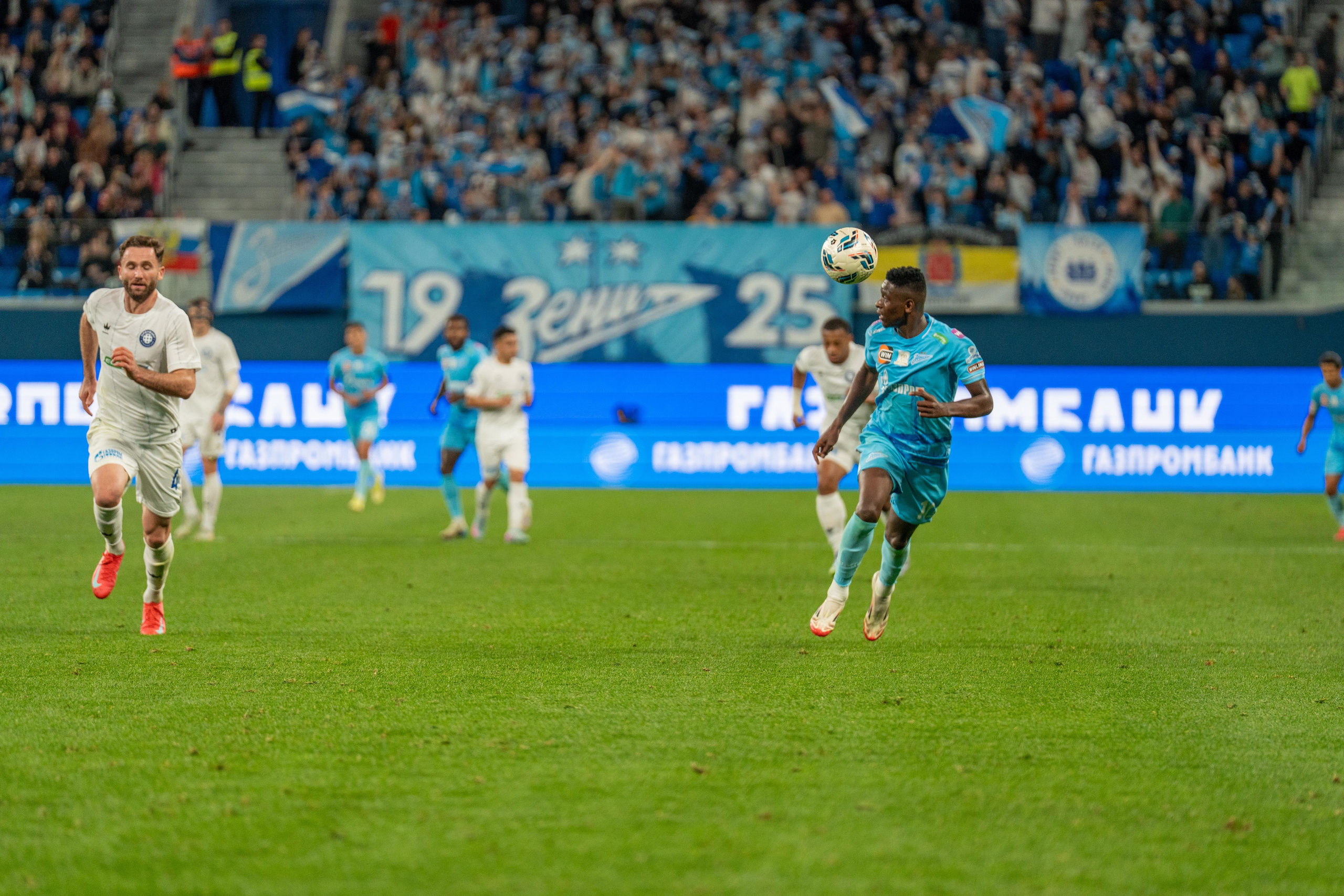 Футбольный матч Зенит — Оренбург на Газпром Арене, спортивный фотограф Санкт-Петербург