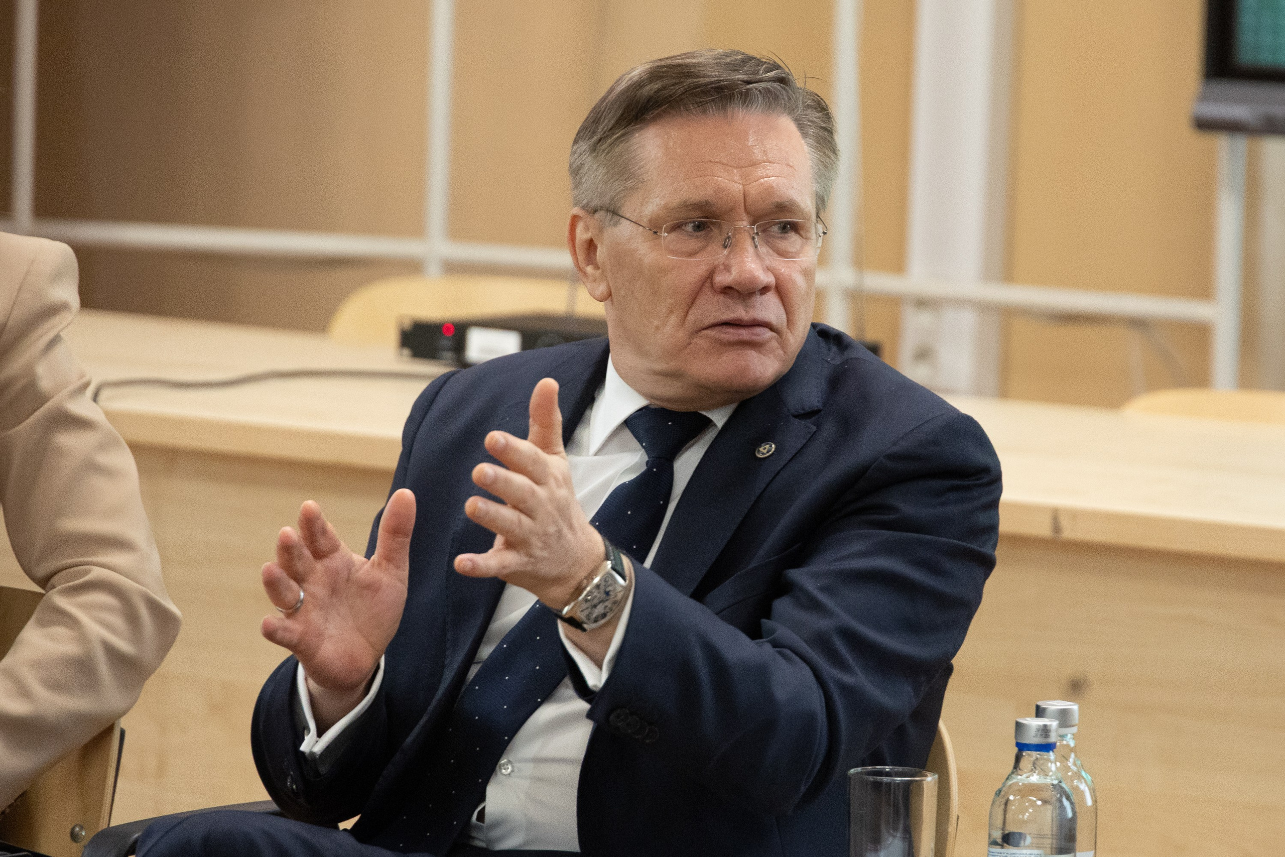 Вручение мантии Алексею Лихачёву. Cup of Bib