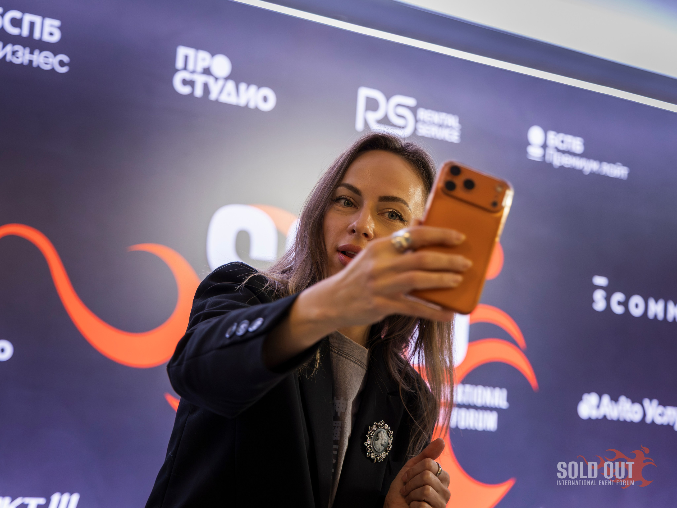 Фотосъёмка форума SOLD OUT 2026: кадры с крупнейшего ивент‑форума. Андрей Головин | Фотограф в Санкт‑Петербурге Репортаж, реклама, персональная съёмка