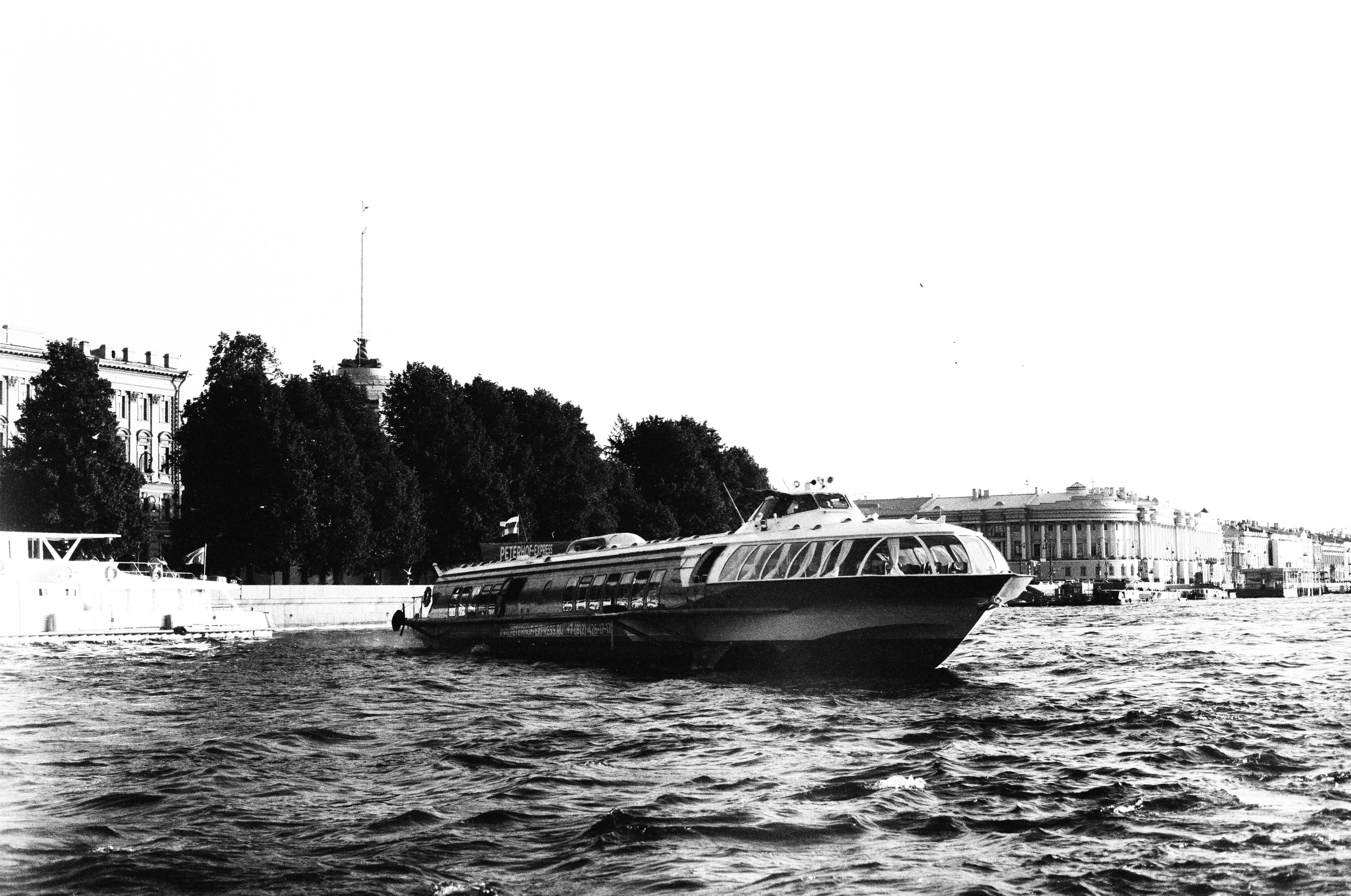 Творческие фотосессии и проекты, пленочная фотография. От прошлого к будущему авиации через фотографию