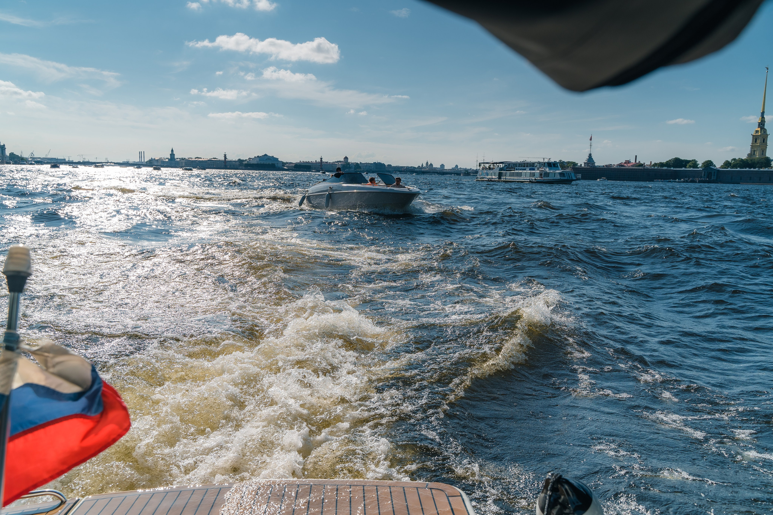 Фотосъемка девичника, встреча девушек, веселые женские портреты