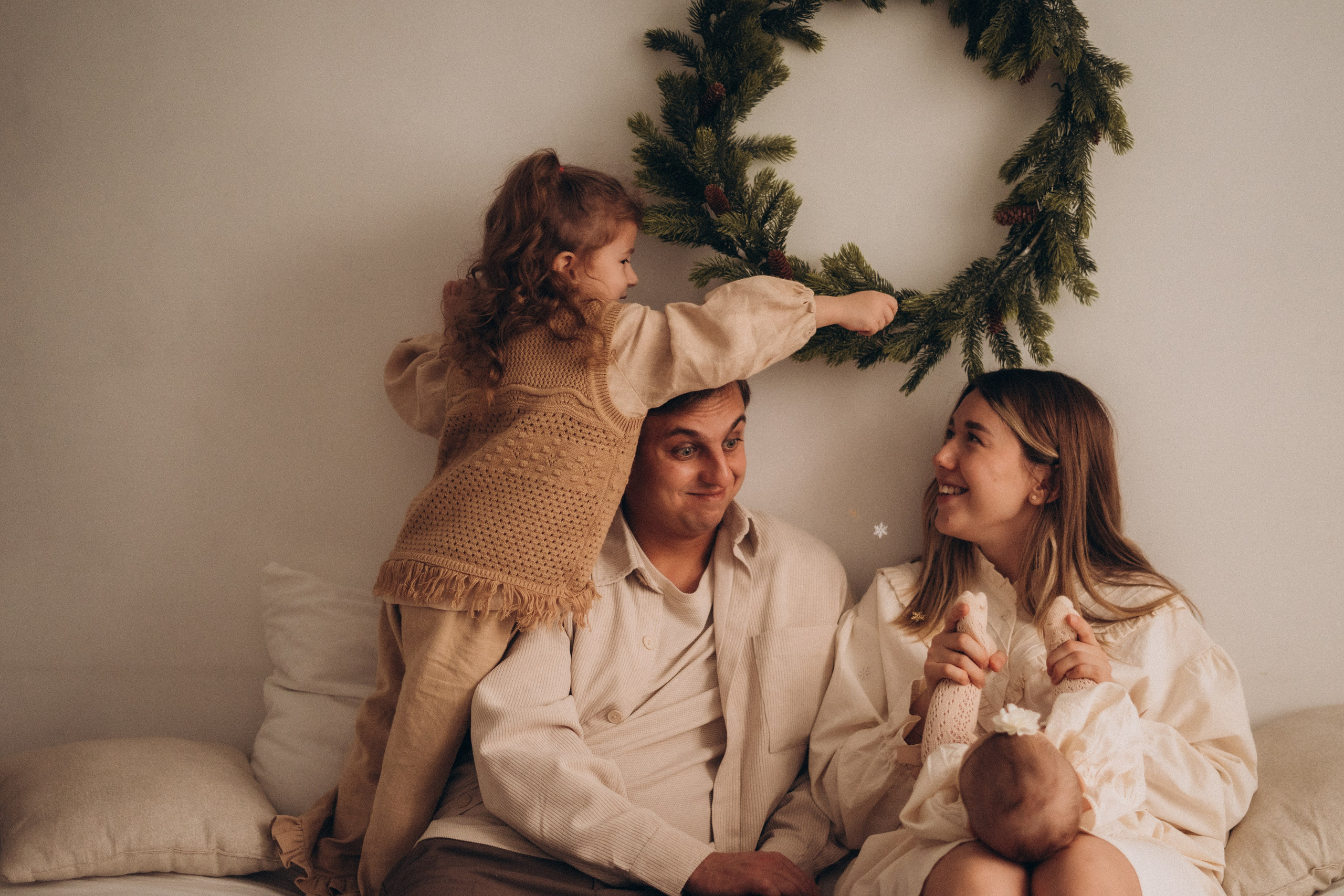 Женя, Ваня, Таисия и Есения. Главная