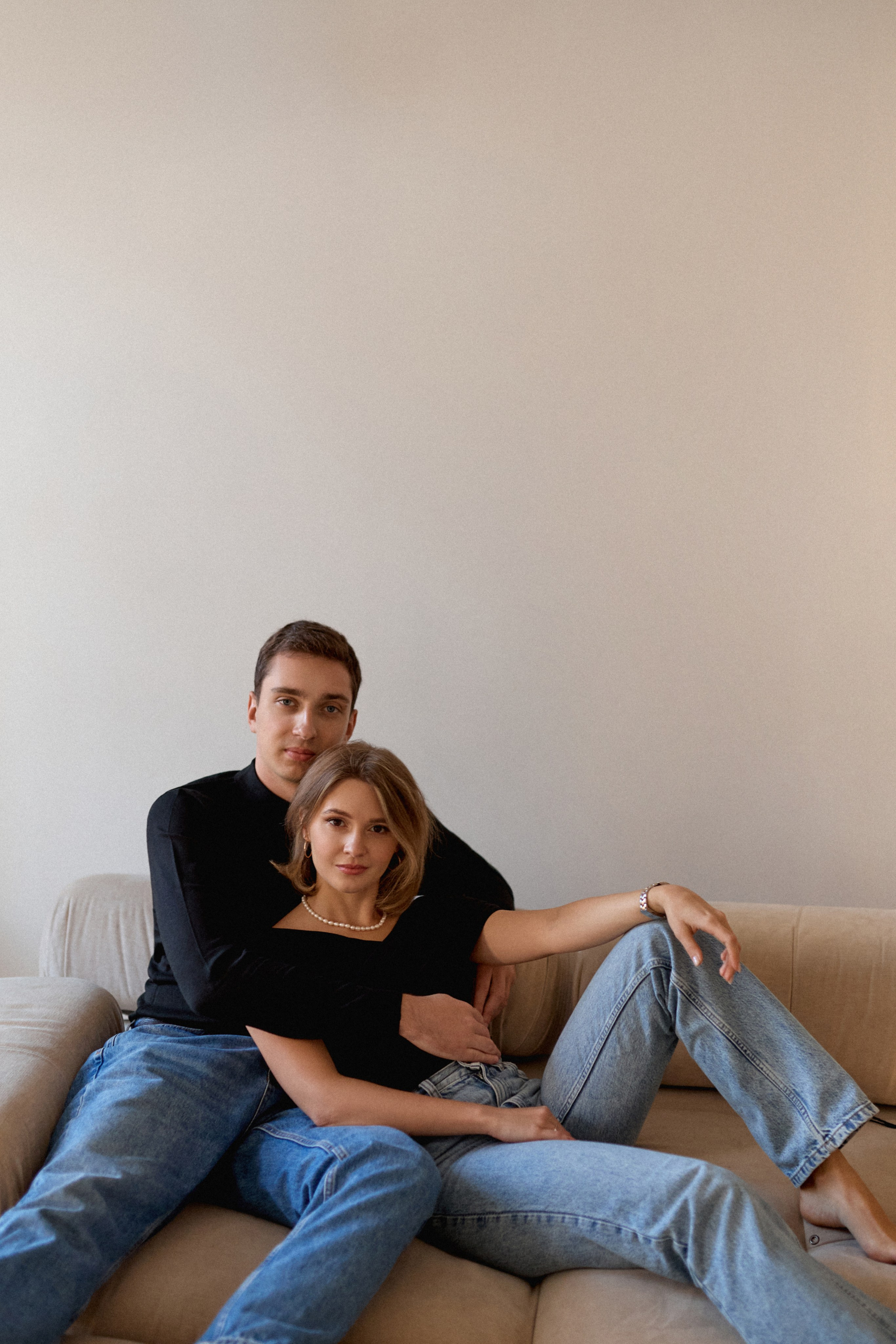 Лавстори в фотостудии в Питере. Сестры Карабаза. Фотографы и ретушеры в Москве и Санкт-Петербурге