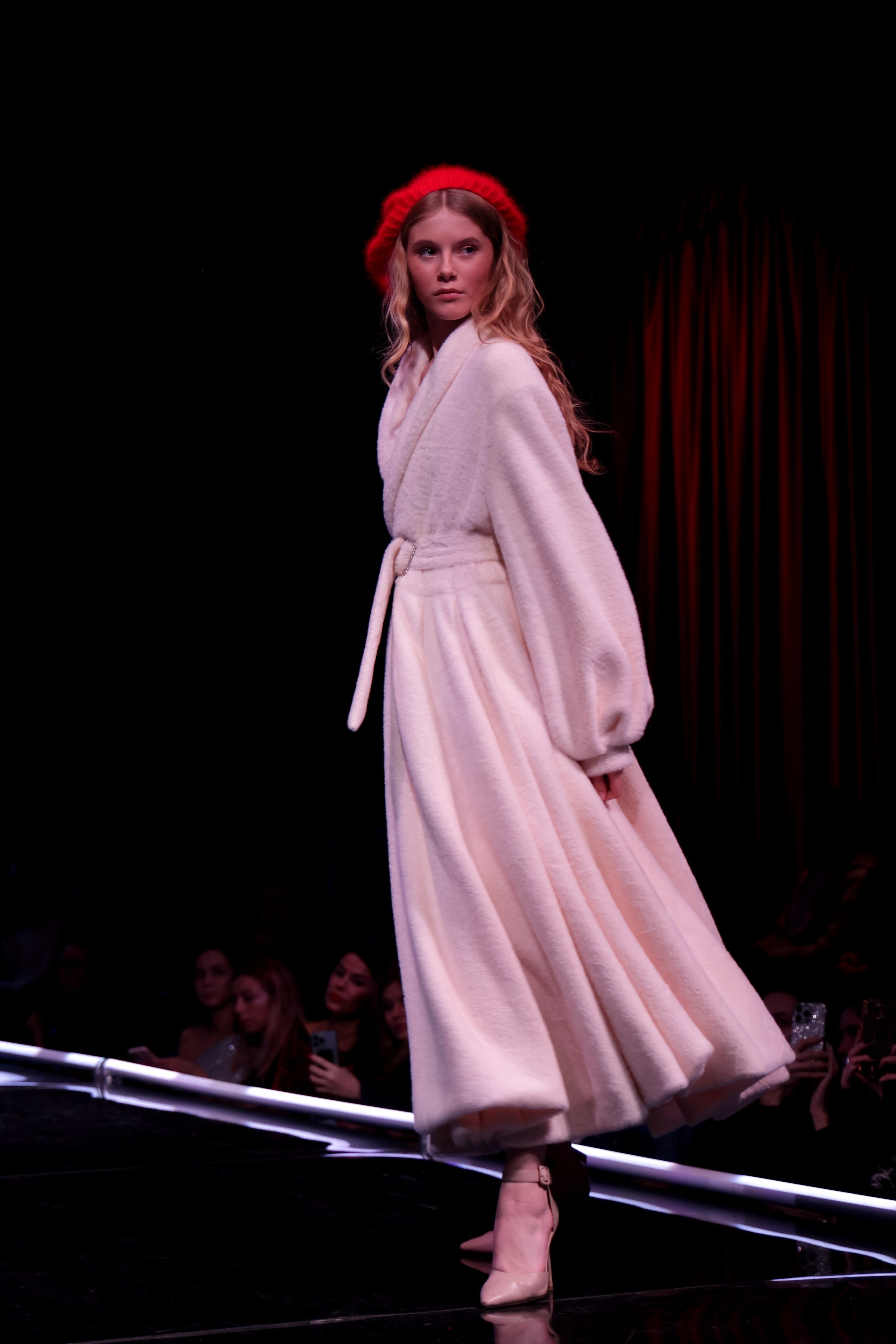 Фотосъемка показа на Московском конкурсе молодых Модельеров