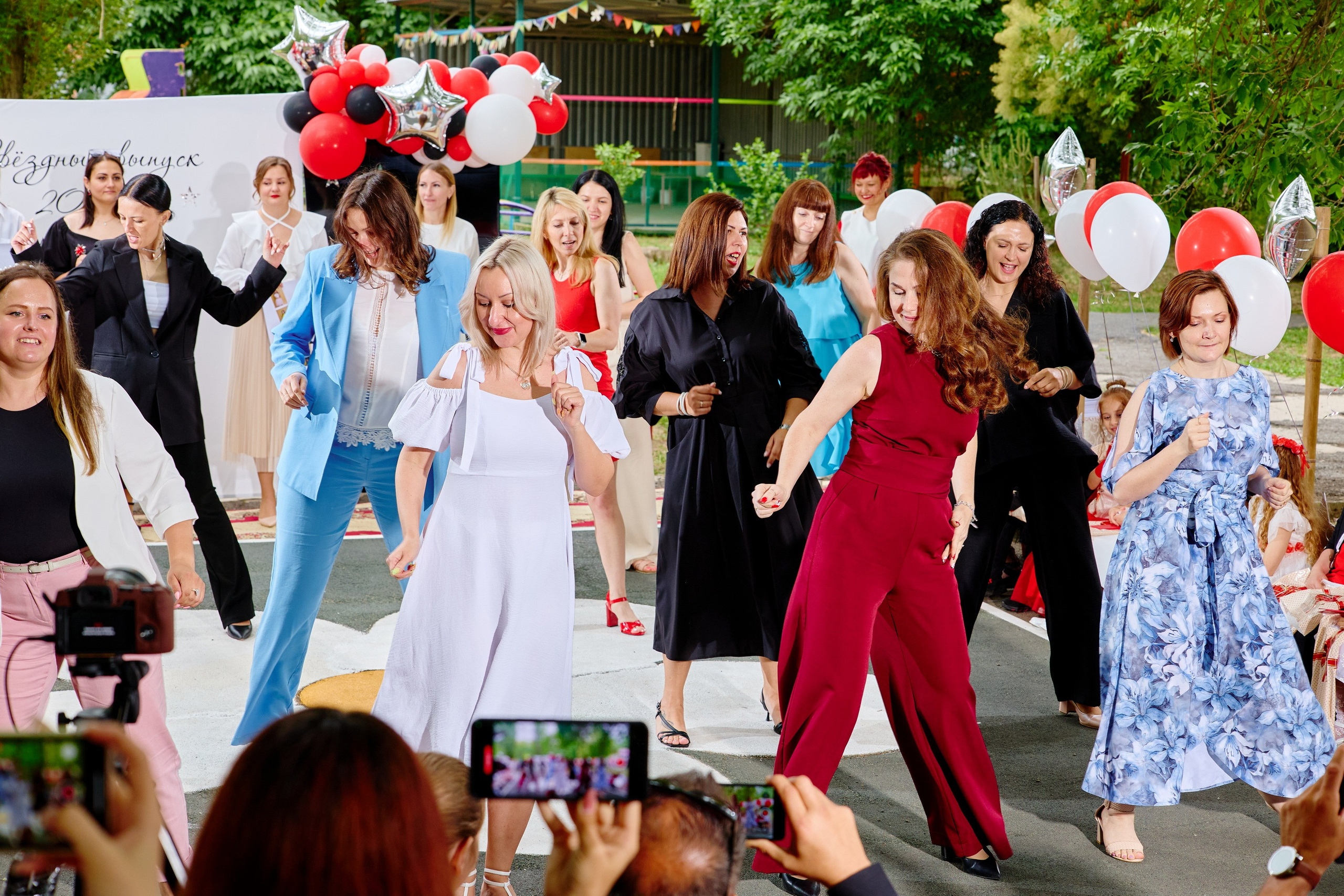 Выпускной 45 сад. Фотограф Выпускные альбомы Таганрог Сергей Коробченко