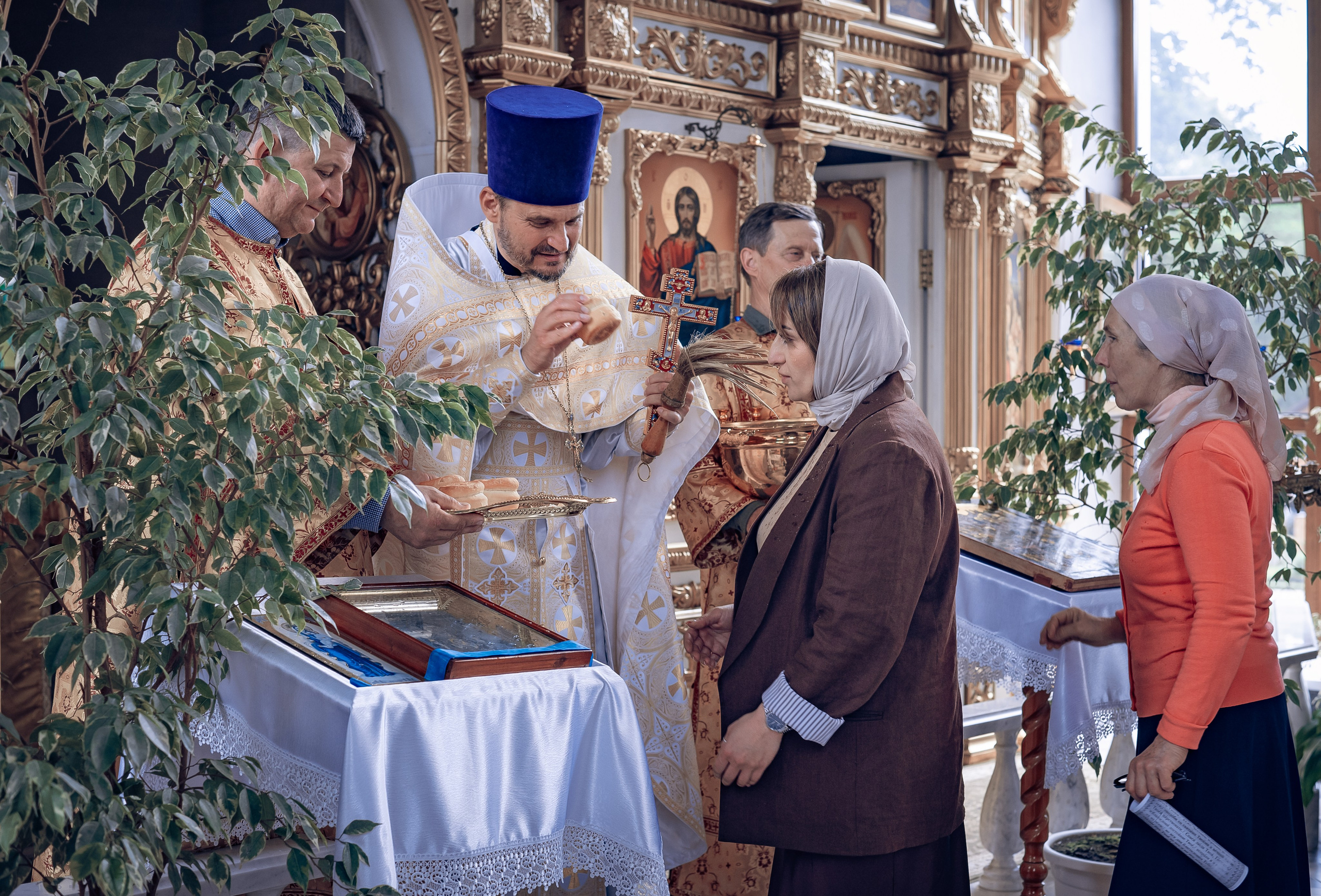 Воскресная служба в Рождественско-Николаевском храме. Фотографы крещения/венчания  Красноярск Татьяна и Вячеслав Переваловы