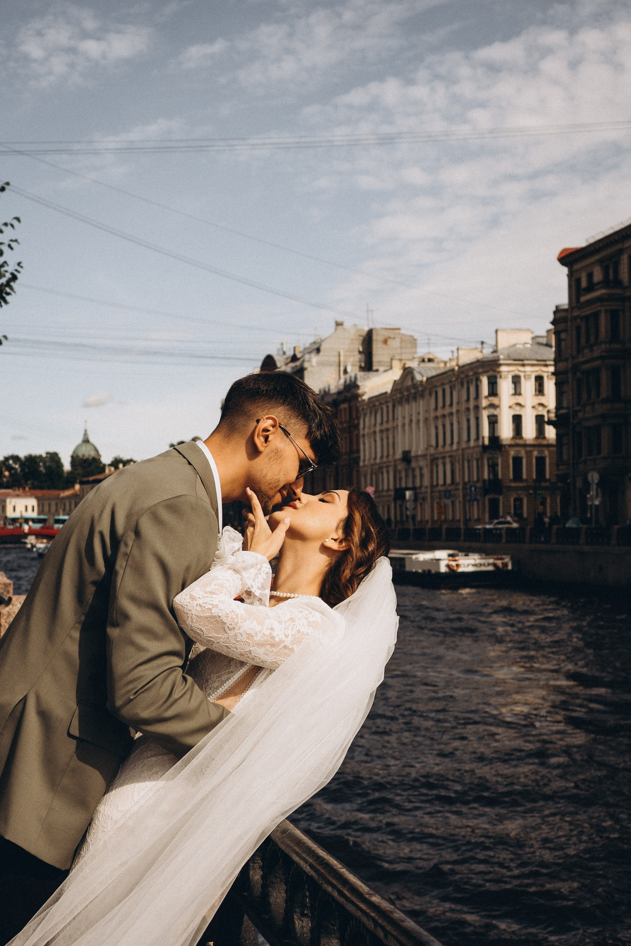 СВАДЕБНАЯ ПРОГУЛКА ВОЗЕ ИСАИКЕВСКОГО СОБОРА АСТОРИИ И ЗАКОНОДАЛЕТНОГО СОБРАНИЯ. Профессиональный фотограф, Санкт-Петербург — Виктория Богомолова