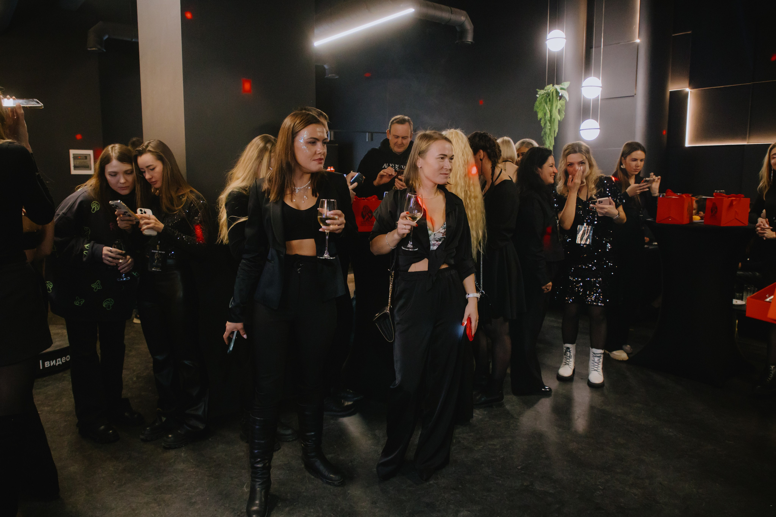 See `You Perfume. Фотограф в Москве и Санкт-Петербурге Дарина