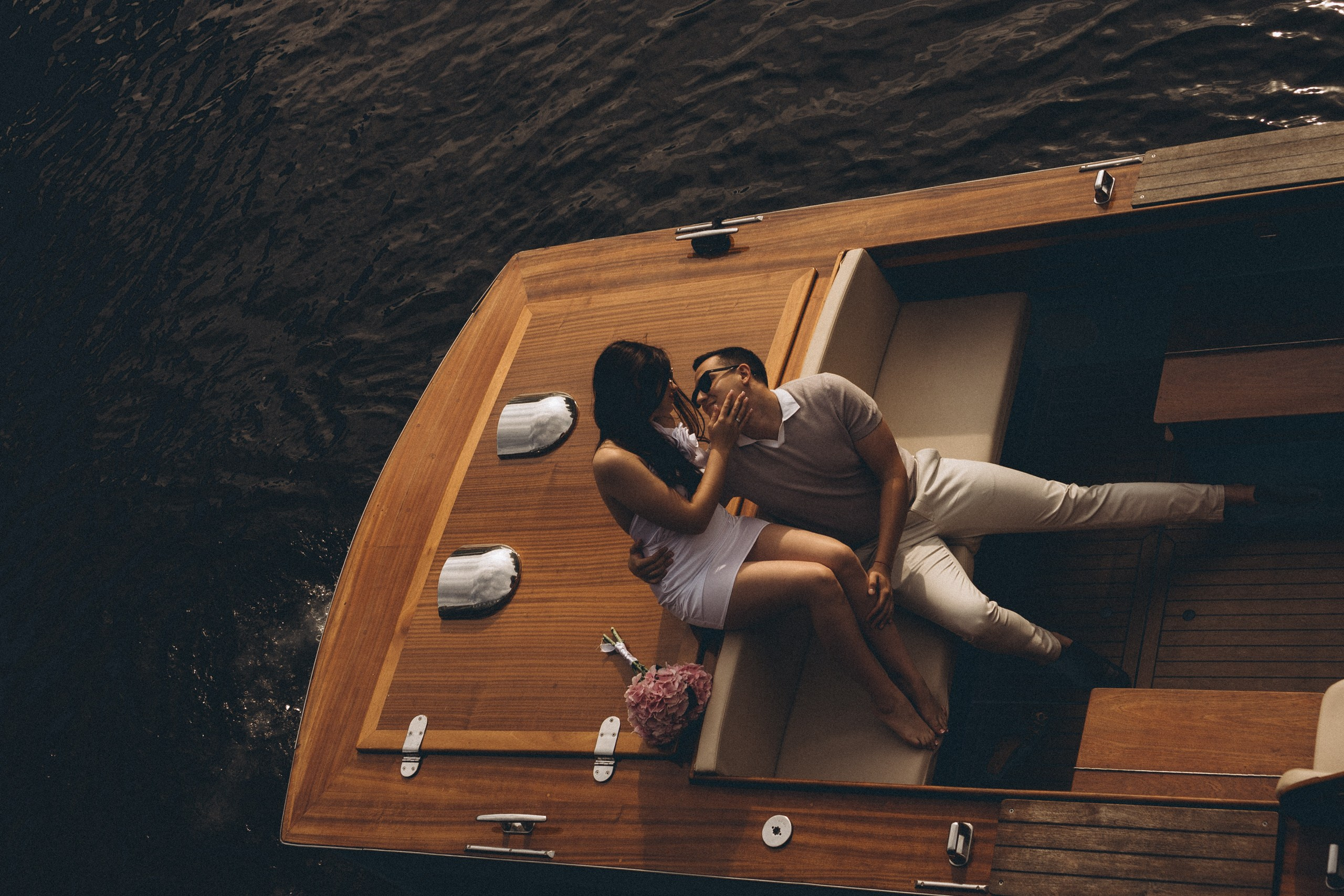 СВАДЕНБНАЯ СЬЕМКА НА КАТЕРЕ ПО КАНАЛАМ САНКТ-ПЕТЕРБУРГА И В АКВАТОРИИ НЕВЫ. Профессиональный фотограф, Санкт-Петербург — Виктория Богомолова