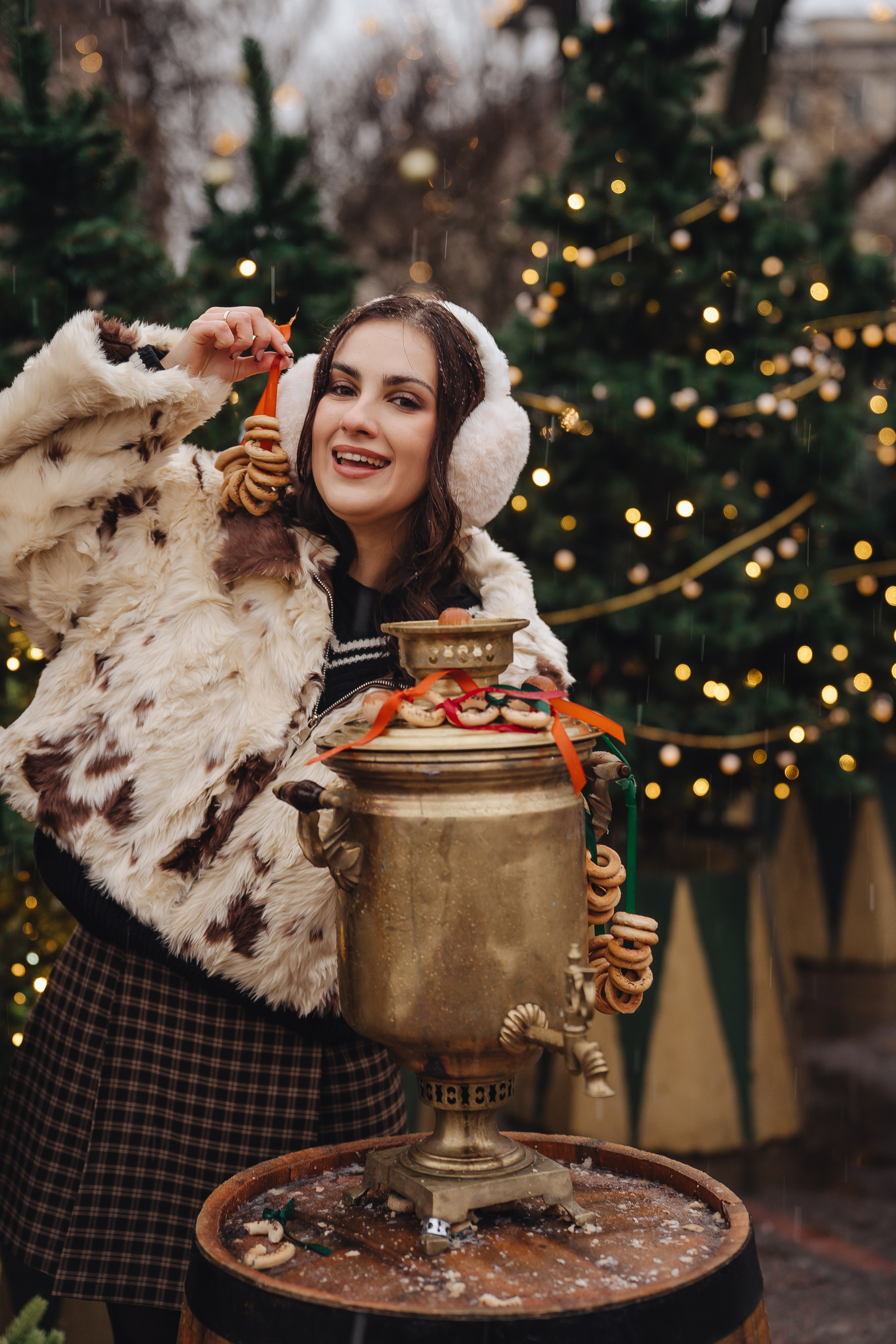 ПРОГУЛКА НА МАНЕЖНОЙ ПЛОЩАДИ ДЛЯ ДЕВУШКИ ПЕРЕД НОВЫМ ГОДОМ (НОВОГОДНЯЯ ФОТОСЕССИИЯ НА МАНЕЖНОЙ ПЛОЩАДИ). Профессиональный фотограф, Санкт-Петербург — Виктория Богомолова