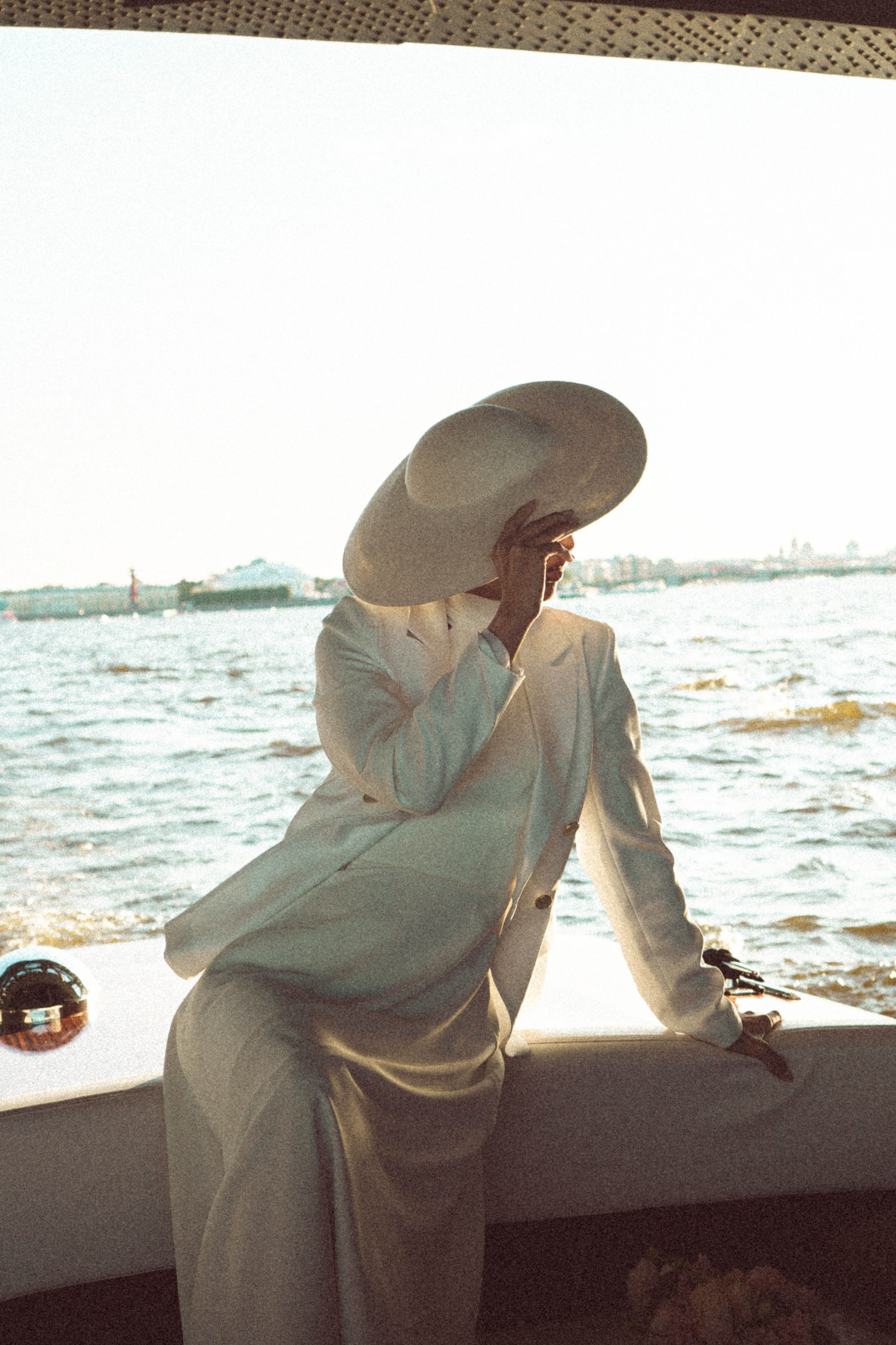 СВАДЕНБНАЯ СЬЕМКА НА КАТЕРЕ ПО КАНАЛАМ САНКТ-ПЕТЕРБУРГА И В АКВАТОРИИ НЕВЫ. Профессиональный фотограф, Санкт-Петербург — Виктория Богомолова