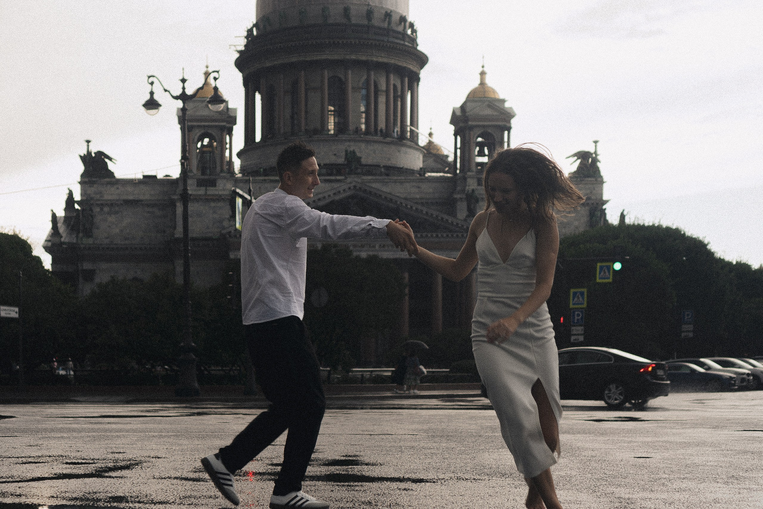 СВАДЕБНАЯ ФОТОСЕСИСИЯ В МЕТРО И ВОЗЛЕ ИСАКИЕВСКОГО СОБОРА В ДОЖДЬ. Профессиональный фотограф, Санкт-Петербург — Виктория Богомолова