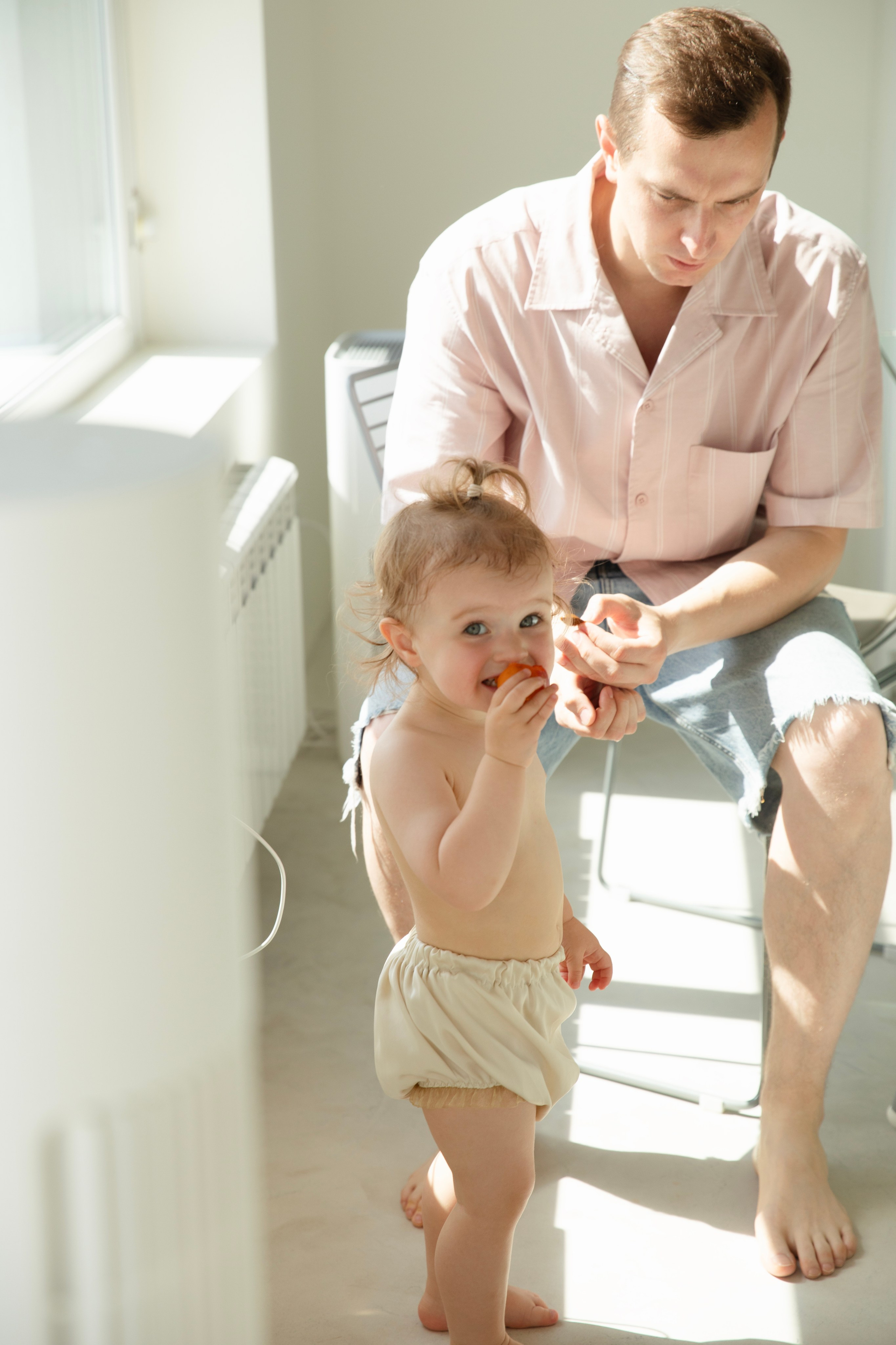 Домашняя съемка красивой семьи в солнечной квартире. Фотограф новорожденных, детский фотограф  Москва.Семейная съемка Москва. Семенова Анна