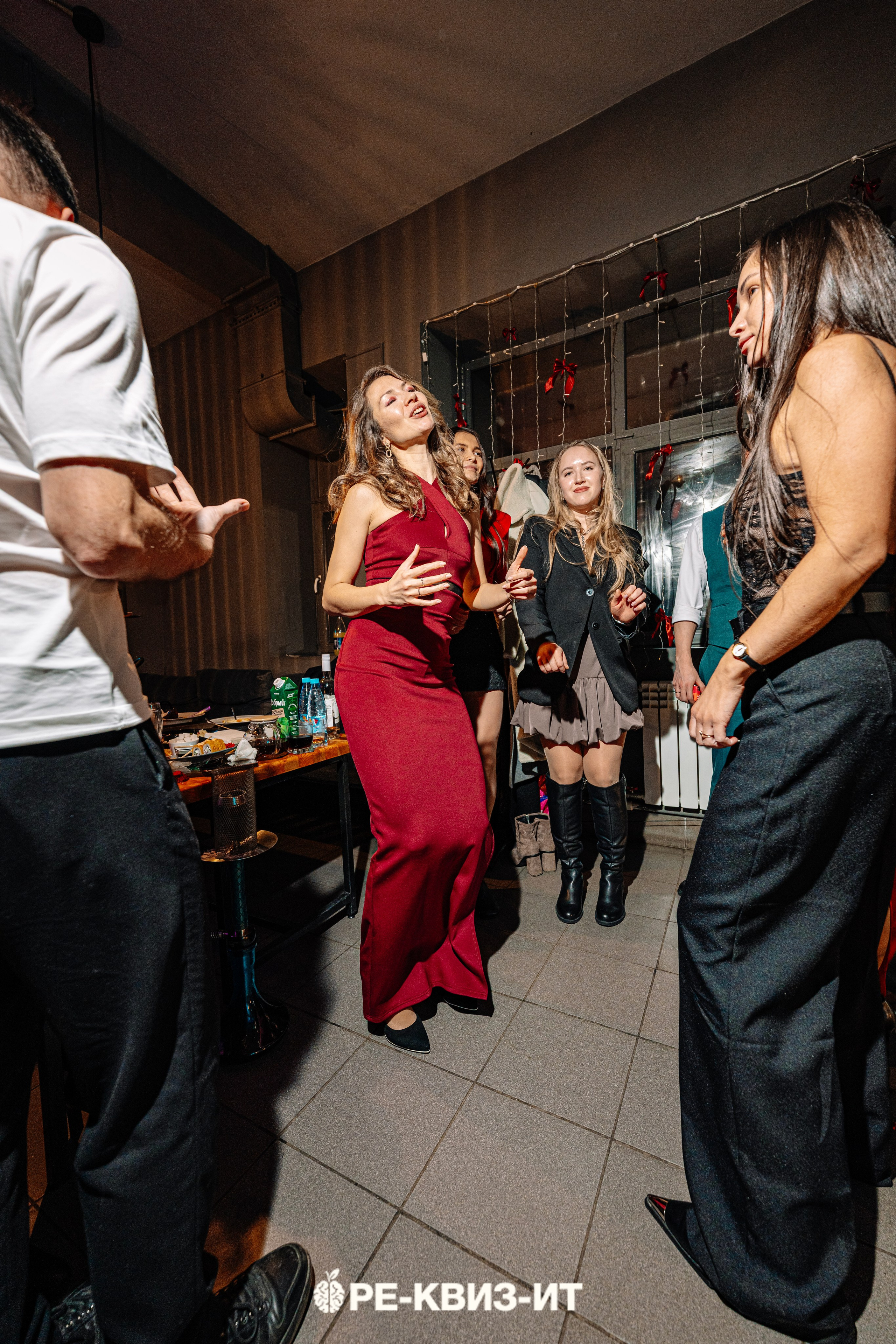 Реквизит — квиз в Зеленодольске и Волжске ZR cafe. Свадебный фотограф в Казани, и Зеленодольске Радик Мухаметов