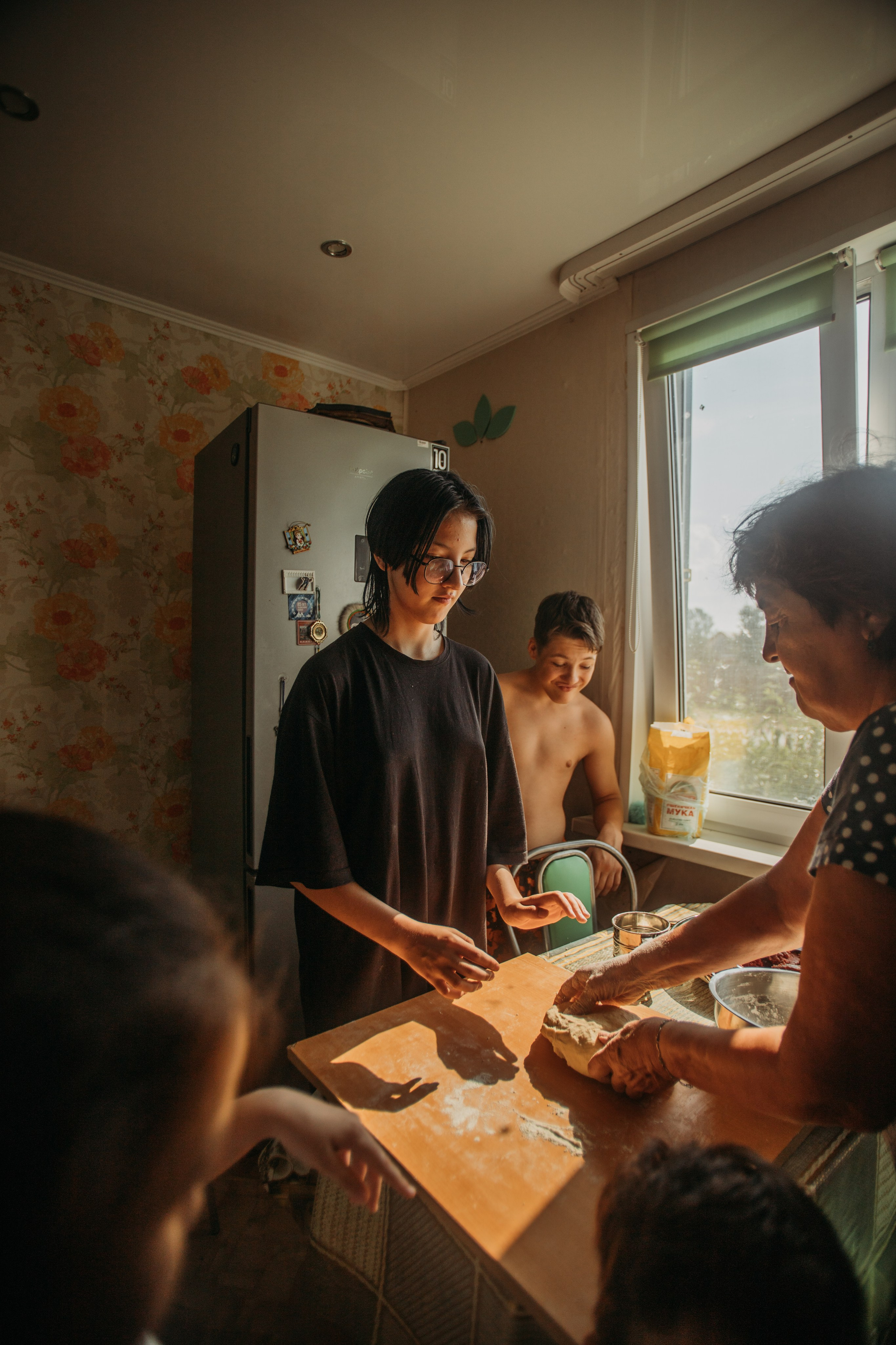 Домашняя фотосессия моей семьи. Венера Гайн. Репортажный фотограф  Тюмень. Обучение фотографии с 0