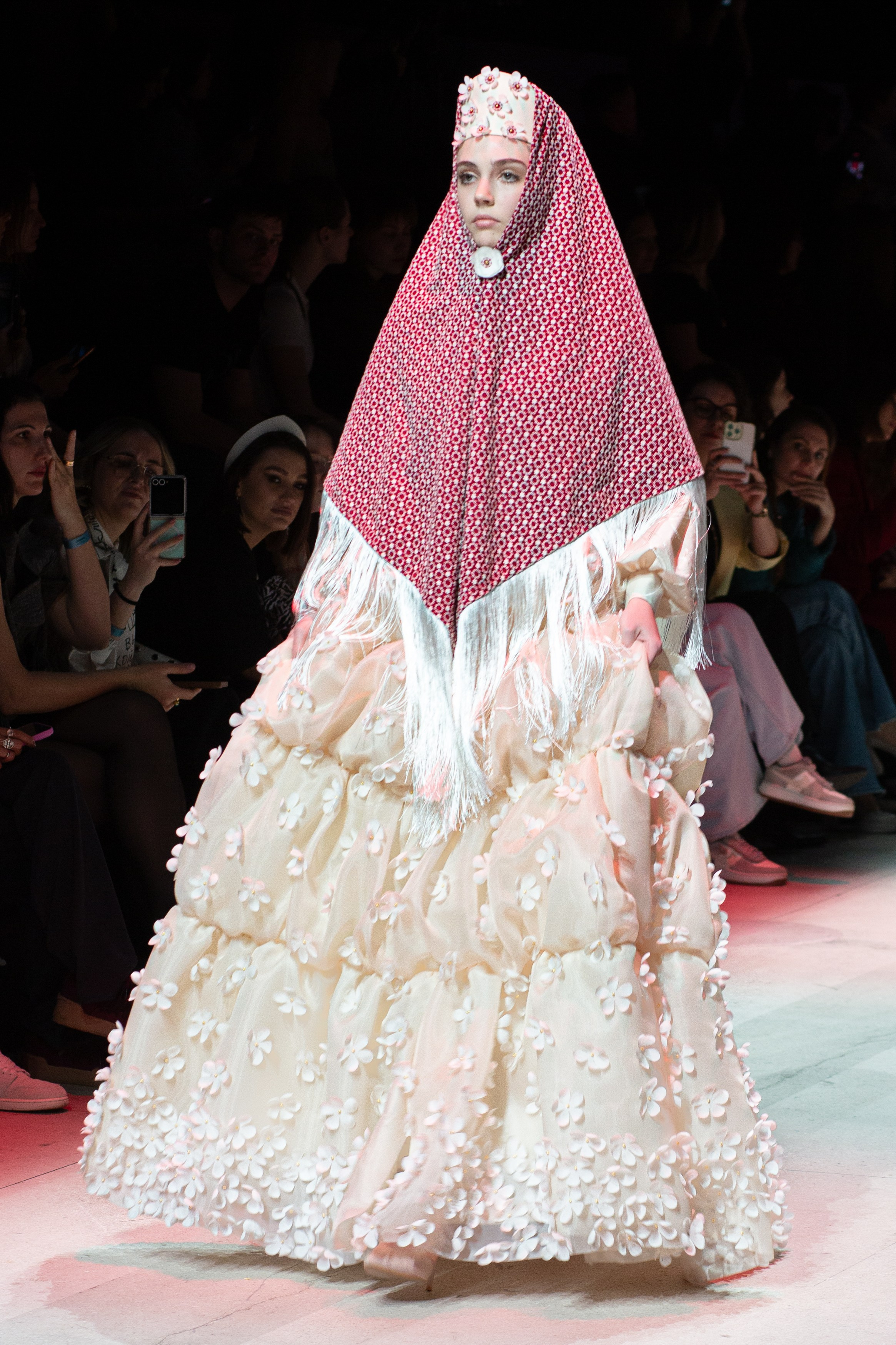 Reports from the Moscow Fashion Week shows. Neumann’s moon